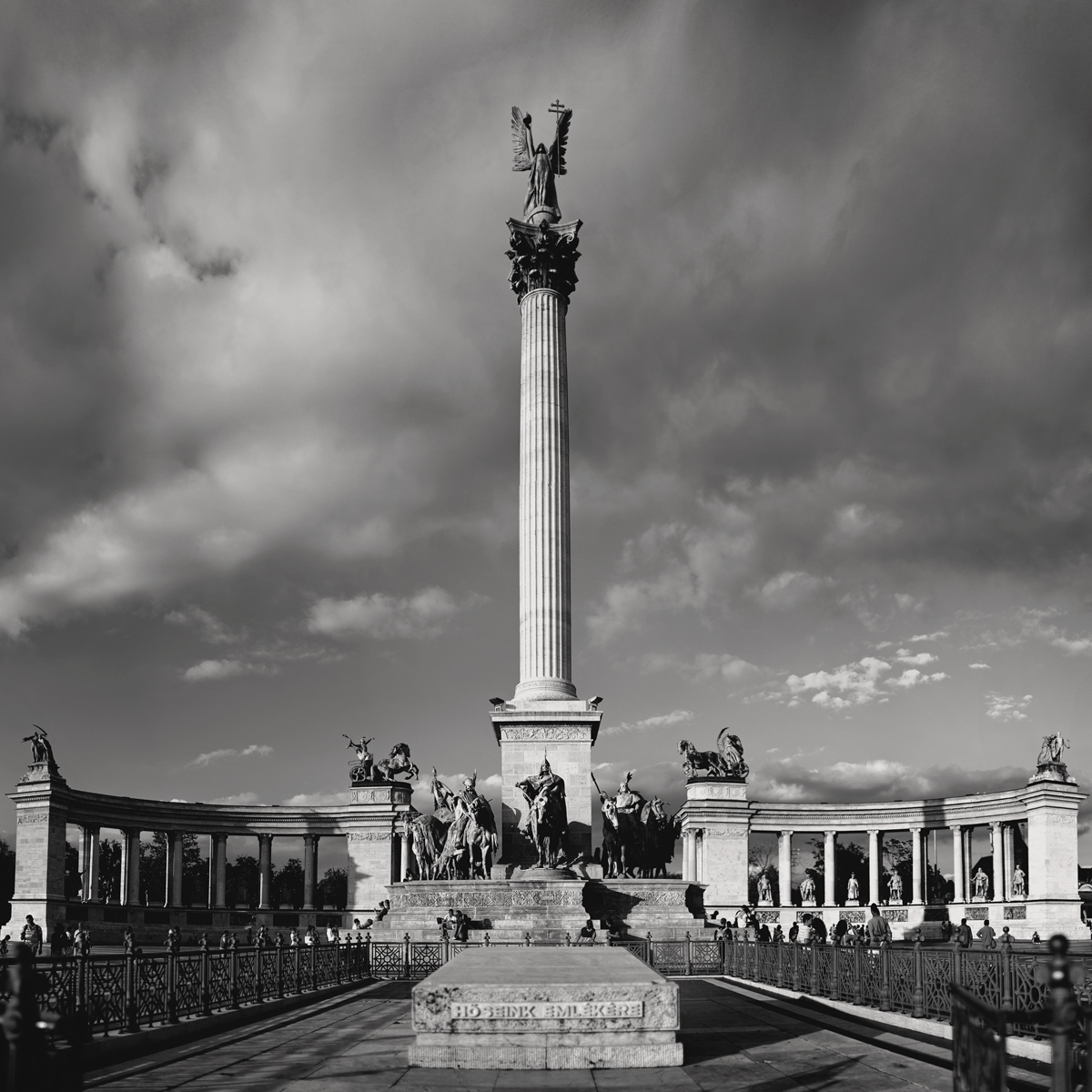 budapest-herossquare.jpg