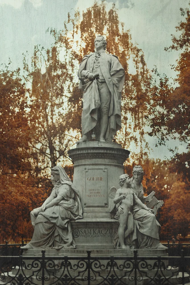 berlin-statue7.jpg