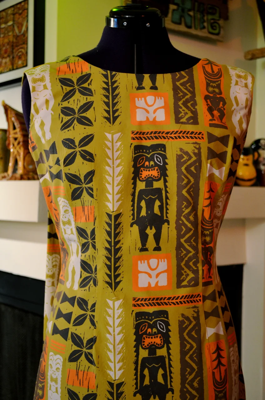 "Hawaiian Tikis" Waterfall back dress detail