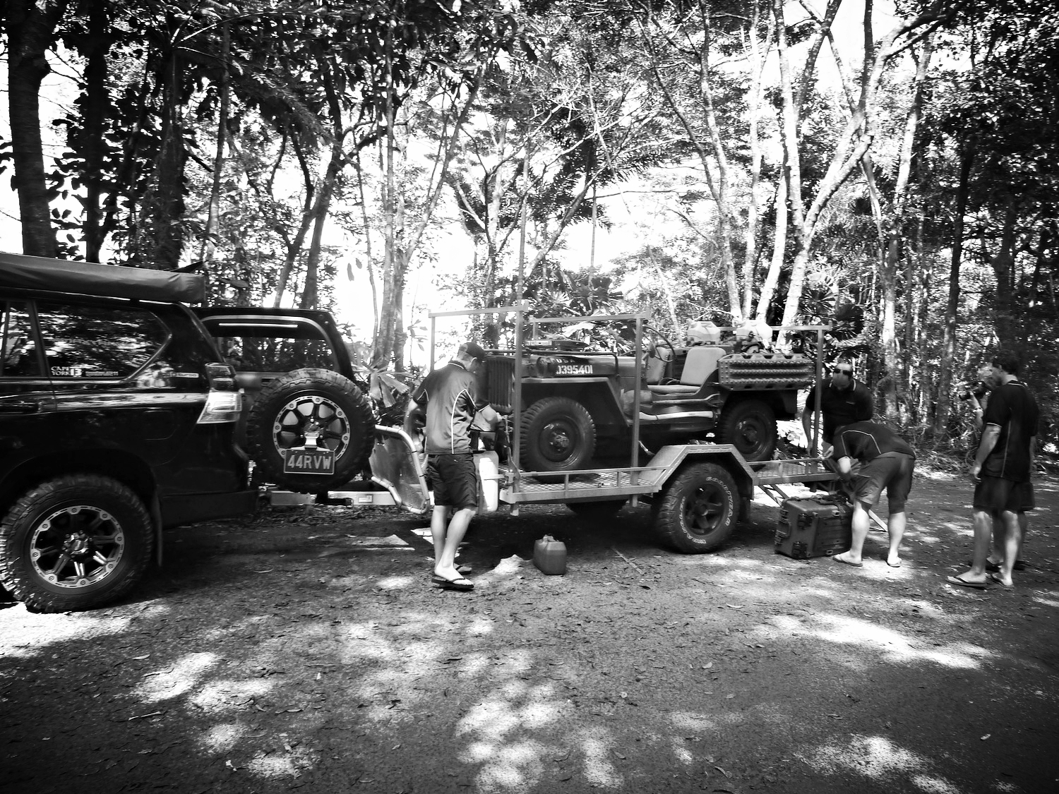 Now in the Daintree and the bitumen behind us it was time to unload the Maxtrax WWII Jeep