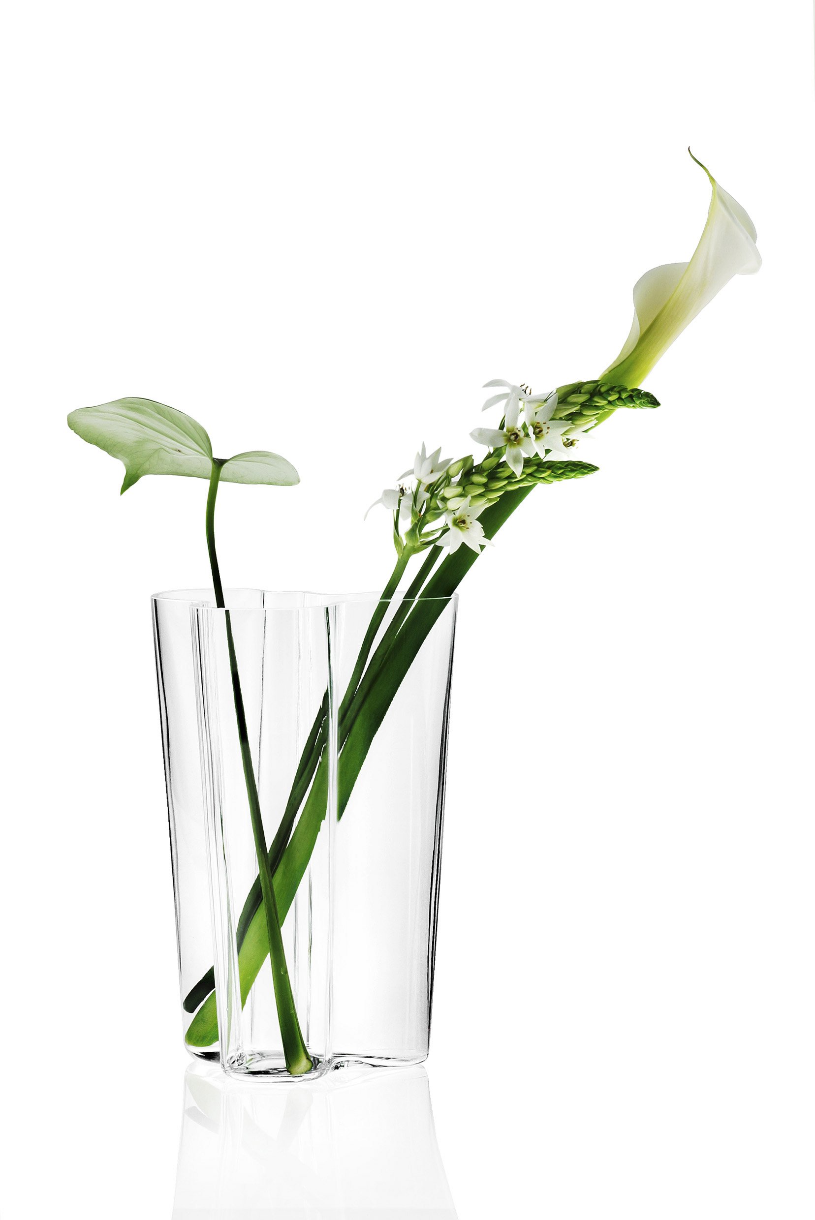 Aalto_vase_251mm_flowers.jpg