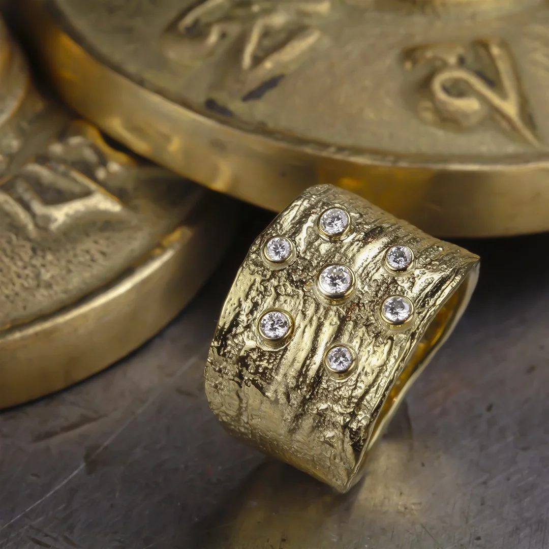Manzanita_ring_cigar_yg_white_dia.jpg