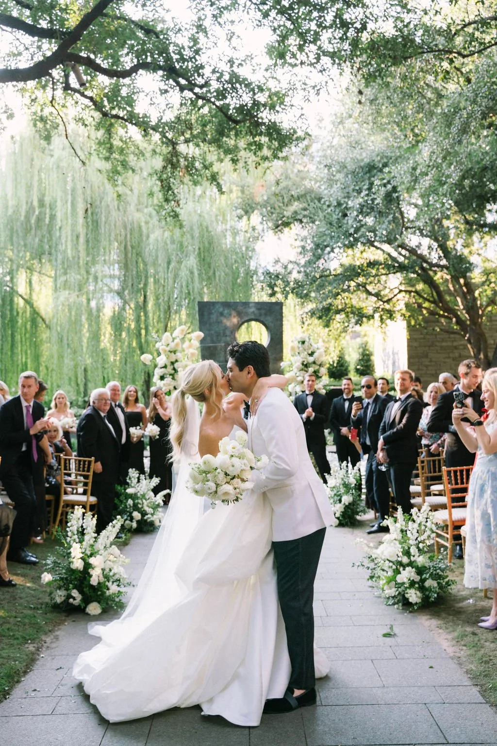 Ellen-Ashton-Photography-Dallas-Wedding-Photographers-Nasher-wedding24.jpg