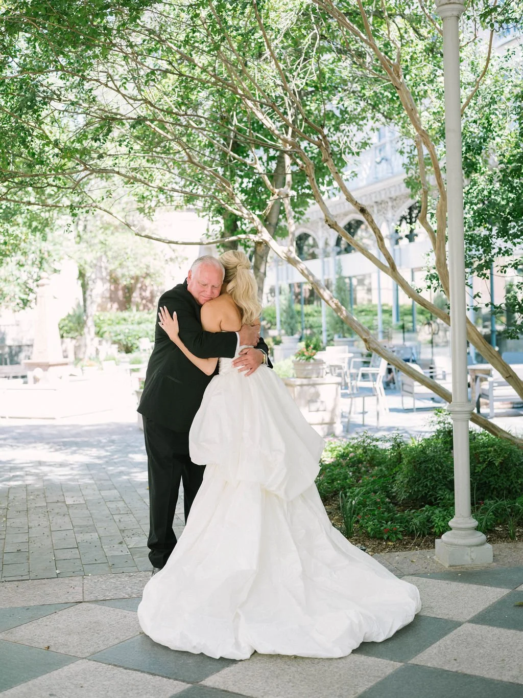 Ellen-Ashton-Photography-Dallas-Wedding-Photographers-Nasher-wedding65.jpg