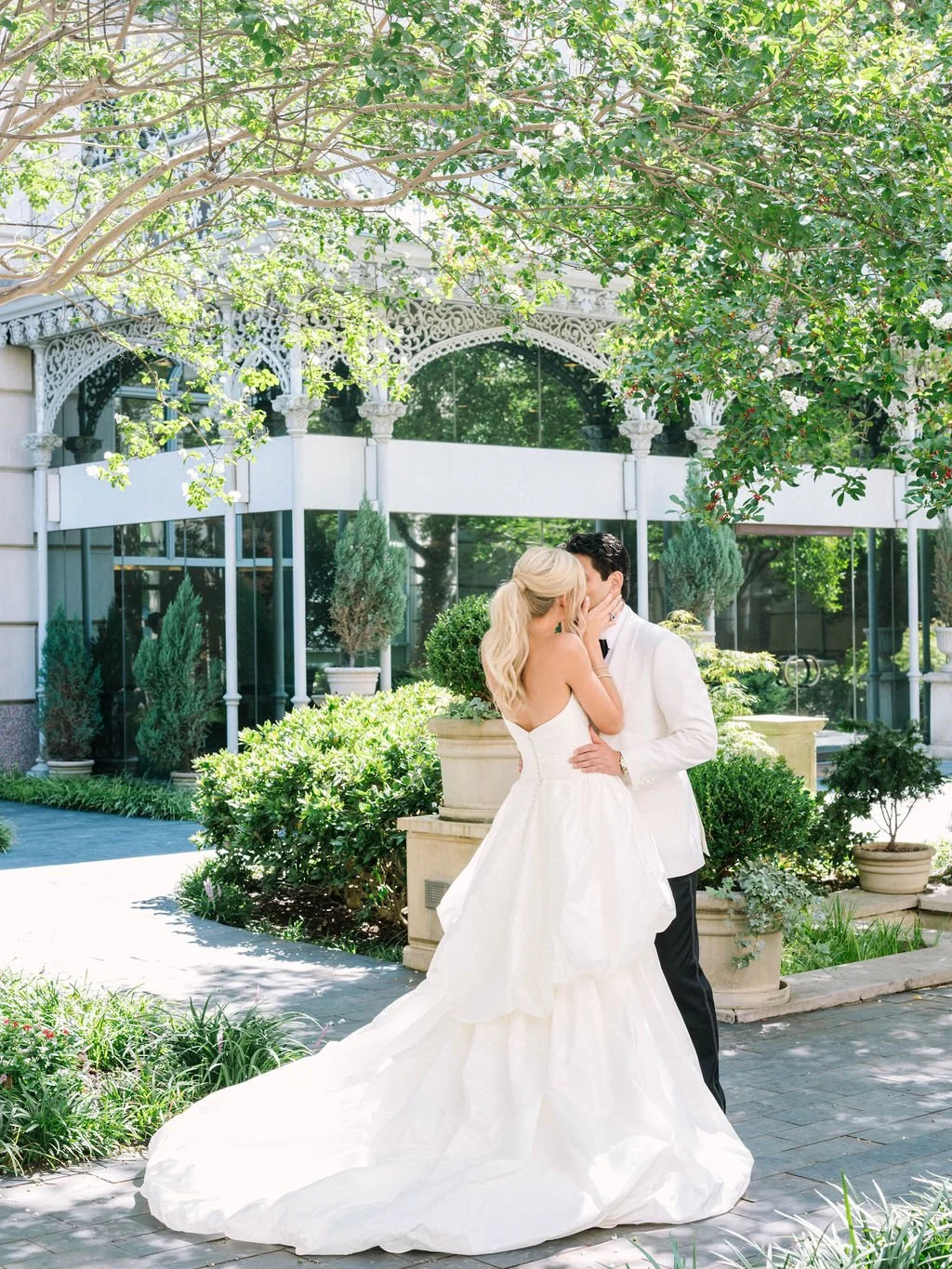 Ellen-Ashton-Photography-Dallas-Wedding-Photographers-Nasher-wedding76.jpg