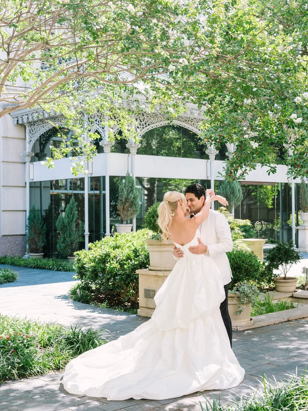 Ellen-Ashton-Photography-Dallas-Wedding-Photographers-Nasher-wedding77.jpg