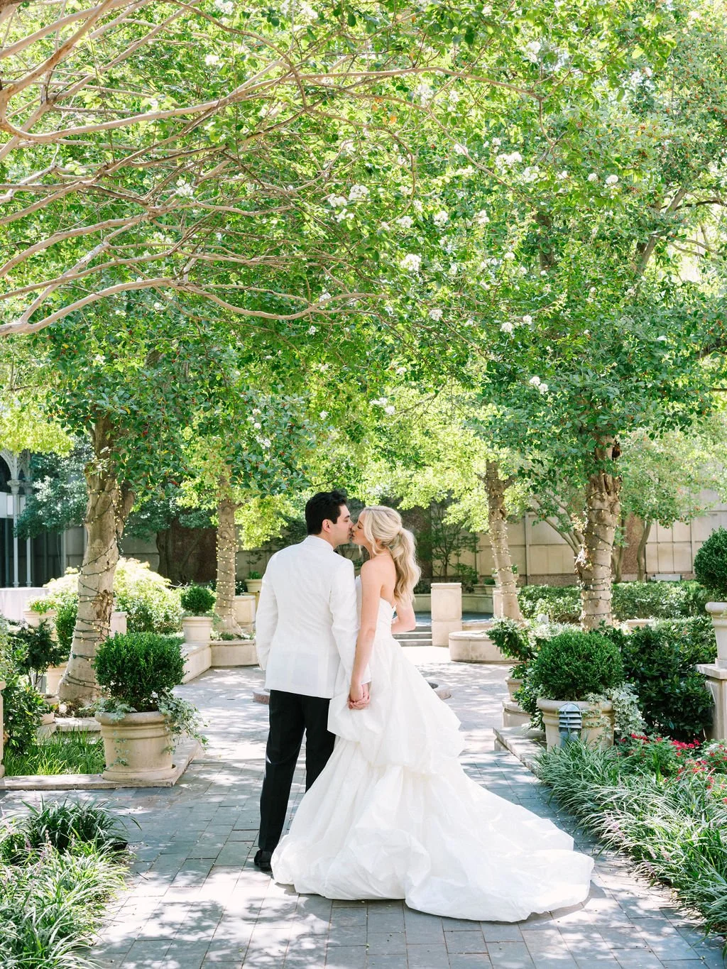 Ellen-Ashton-Photography-Dallas-Wedding-Photographers-Nasher-wedding95.jpg