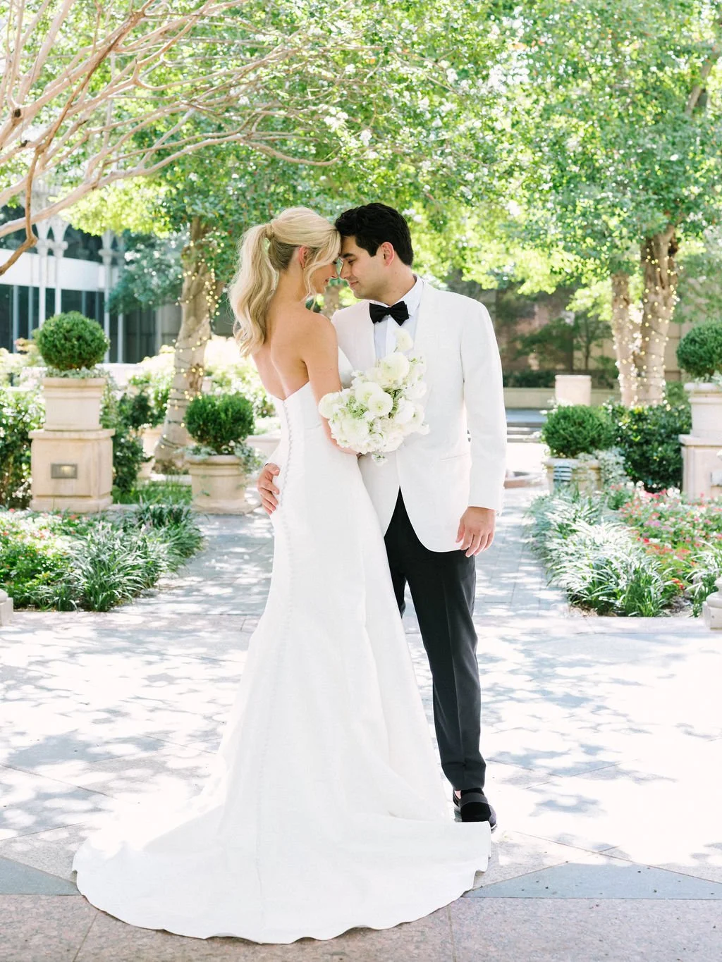 Ellen-Ashton-Photography-Dallas-Wedding-Photographers-Nasher-wedding108.jpg