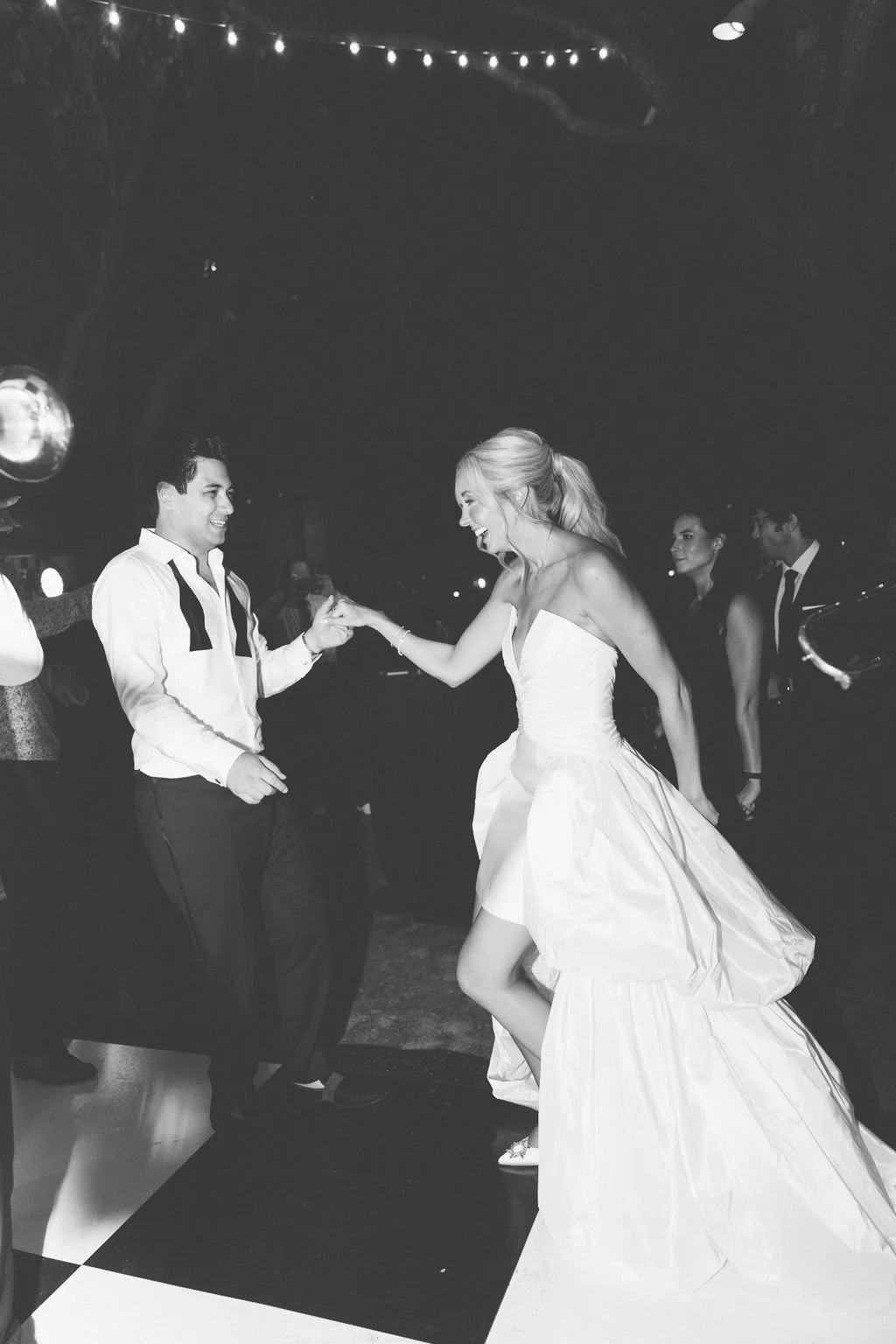 Ellen-Ashton-Photography-Dallas-Wedding-Photographers-Nasher-wedding181.jpg