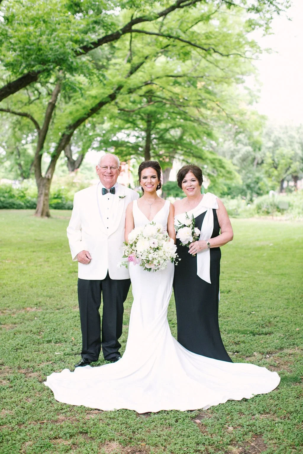 Ellen-Ashton-Photography-Dallas-Wedding-Photographers-Ivory-and-vine-Weddings-319.jpg