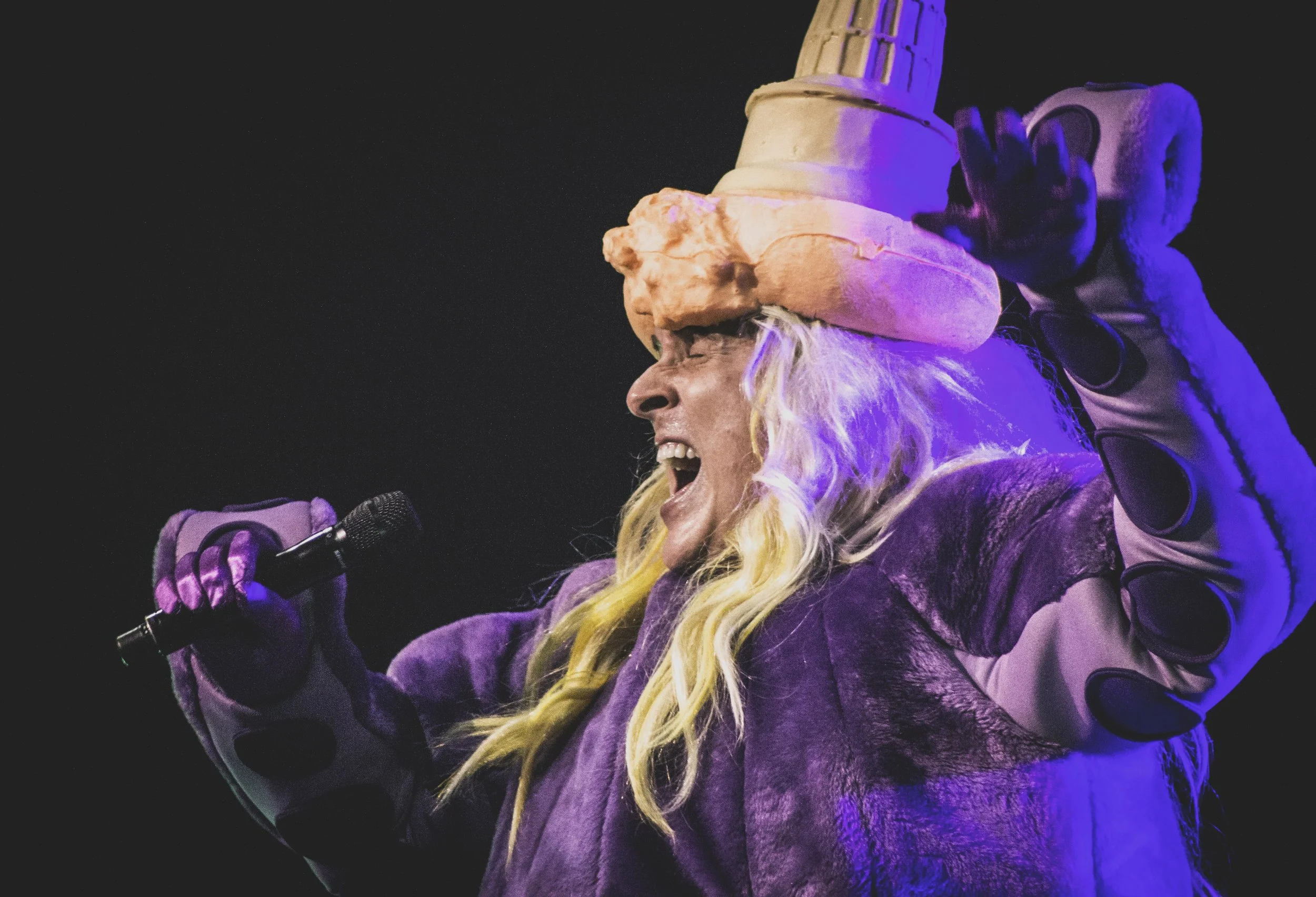 Concert photograph of "Weird Al" Yankovic performing on the Mandatory World Tour at Hard Rock Live, Orlando, 2015, photographed by Christopher Garcia Valle