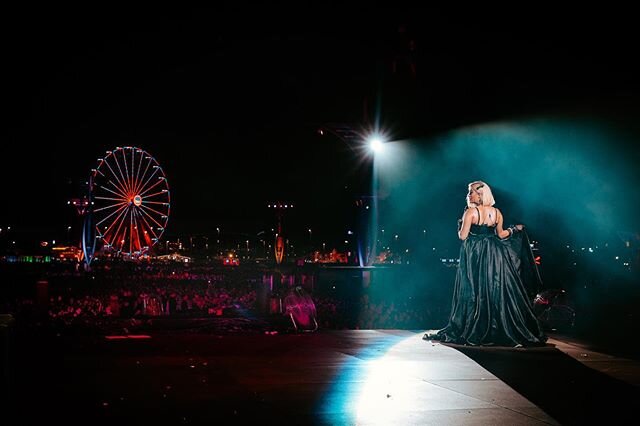 The coolest thing I&rsquo;ve ever been a part of is streaming at YouTube.com/songkick in half an hour at 11:25am PT. @beberexha and like 500 thousand million people in Brazil, don&rsquo;t miss it! @warnerrecords