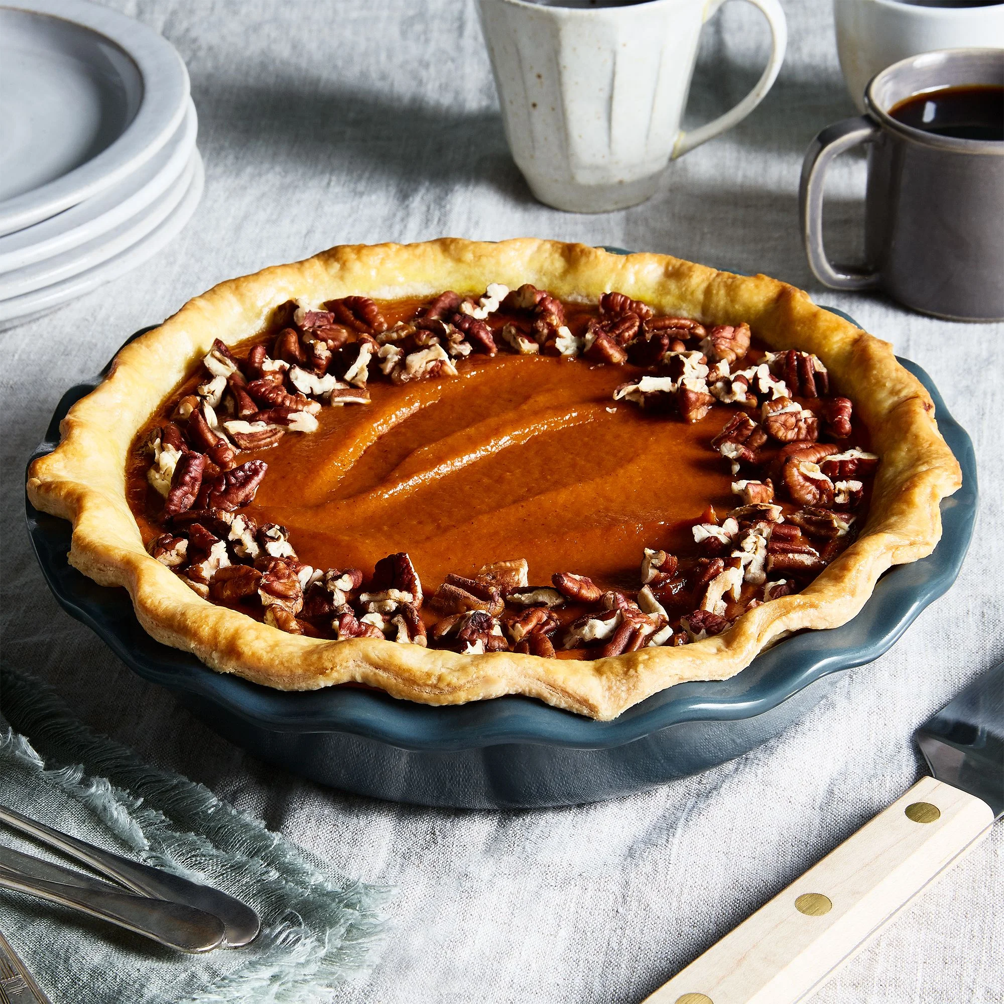 cfb9828d-e2d5-40c3-90cc-e42b393368b4--2018-0719_emile-henry_pie-dish_bobbi-lin_1x1_11490.jpg