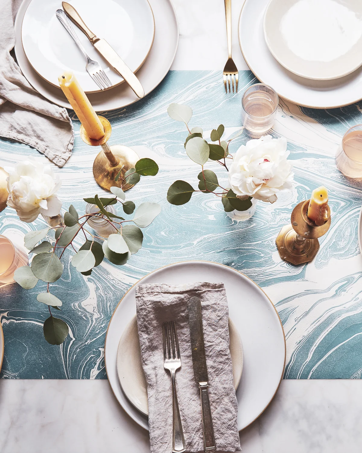 2018-0405_hester-and-cook_recycled-paper-table-runners_1x1_bobbi-lin_10700-1.jpg