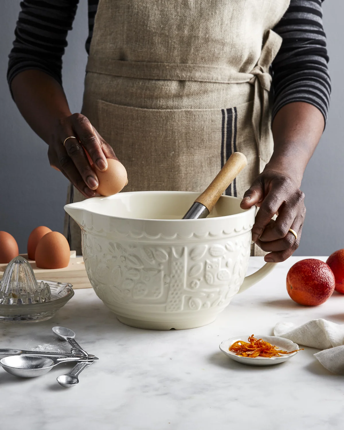 2017-1220_typhoon-homewares_mason-cash-forest-batter-bowl_GIF_bobbi-lin_4754.jpg