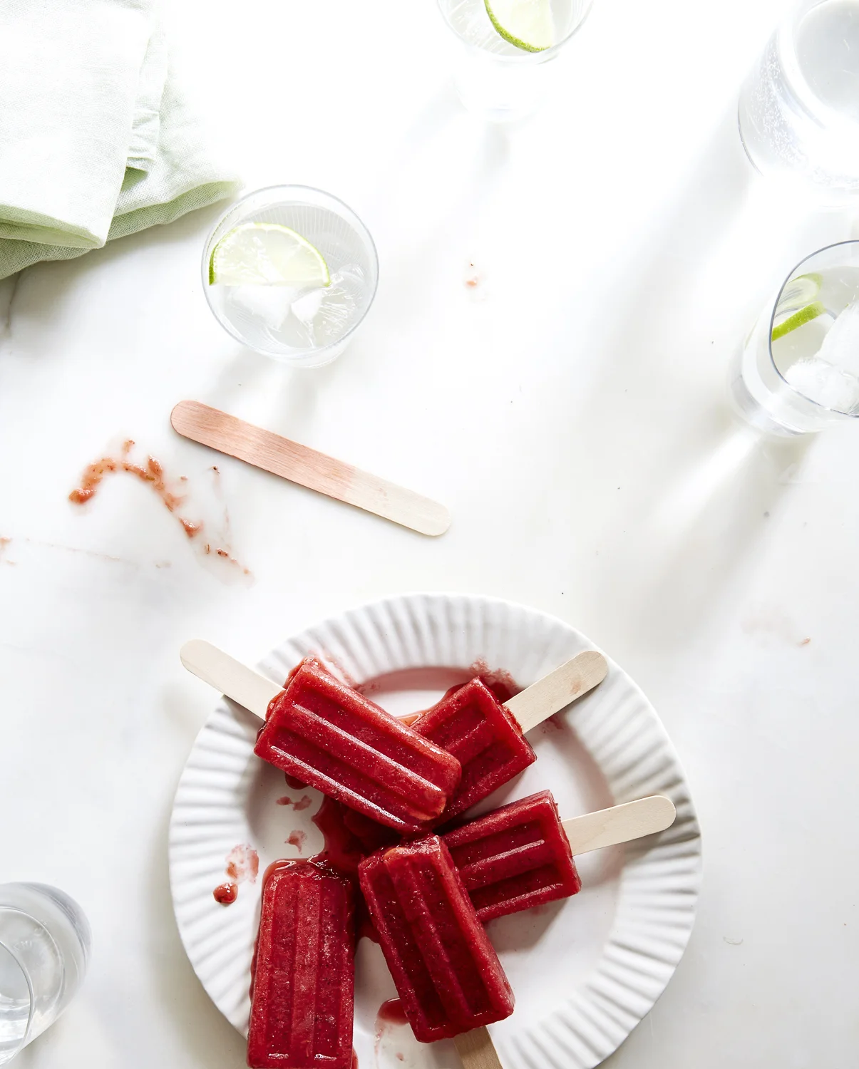 2015_0407_strawberry-rhubarb-and-lime-popsicles_bobbi-lin_1302.jpg