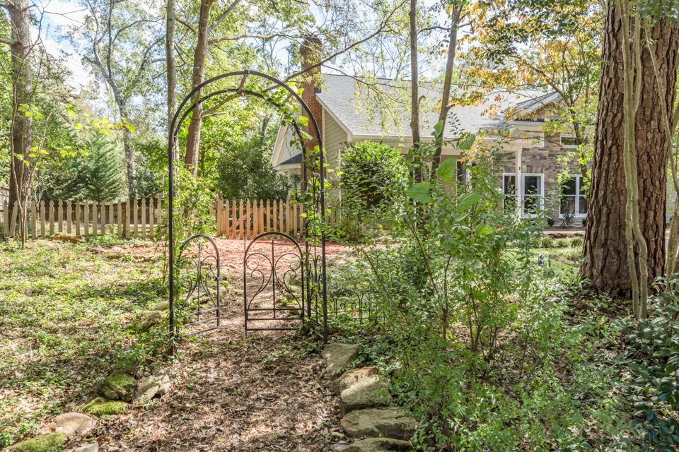 525 Milledge Ter Web-24.jpg