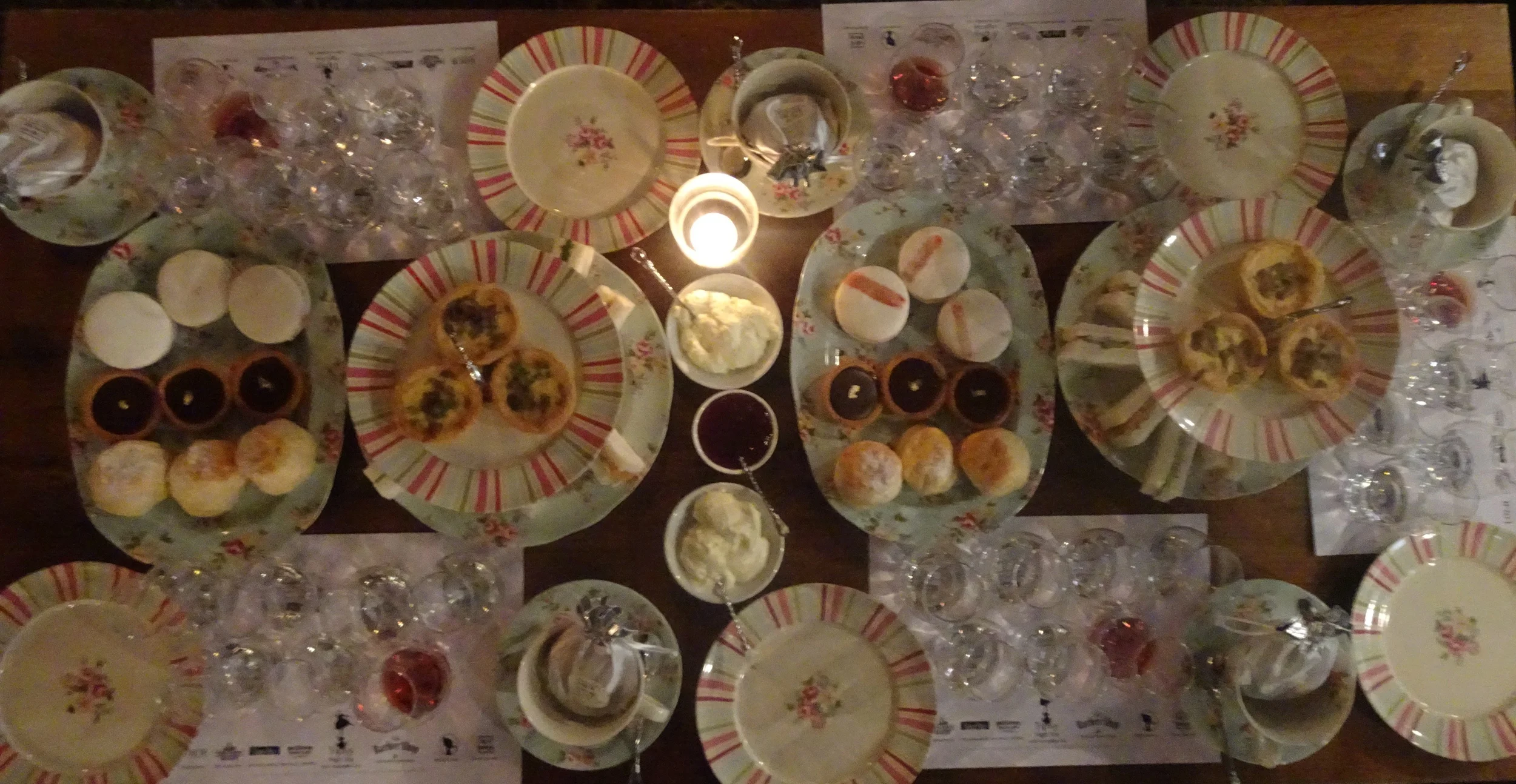 A veritable spread, plus 7 gins, one for every day of the week! On taste was the McHenry Classic Dry Gin, Stone Pine Gin, Young Henry's Noble Cut Gin, Loch Gin, Loch "Weaver" Gin, Loch Gin Liqueur and McHenry's Sloe Gin