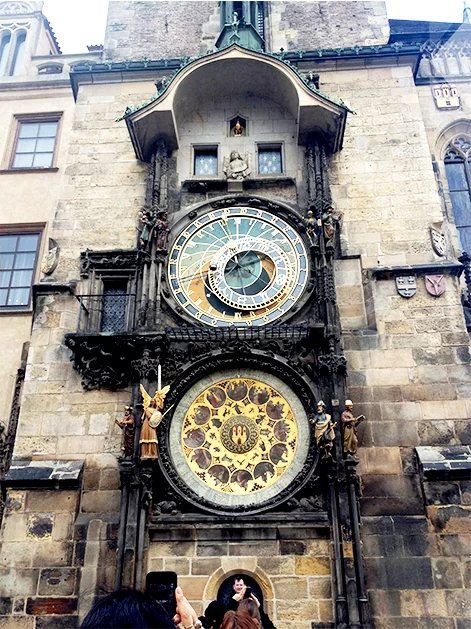 pragfullclock.jpg