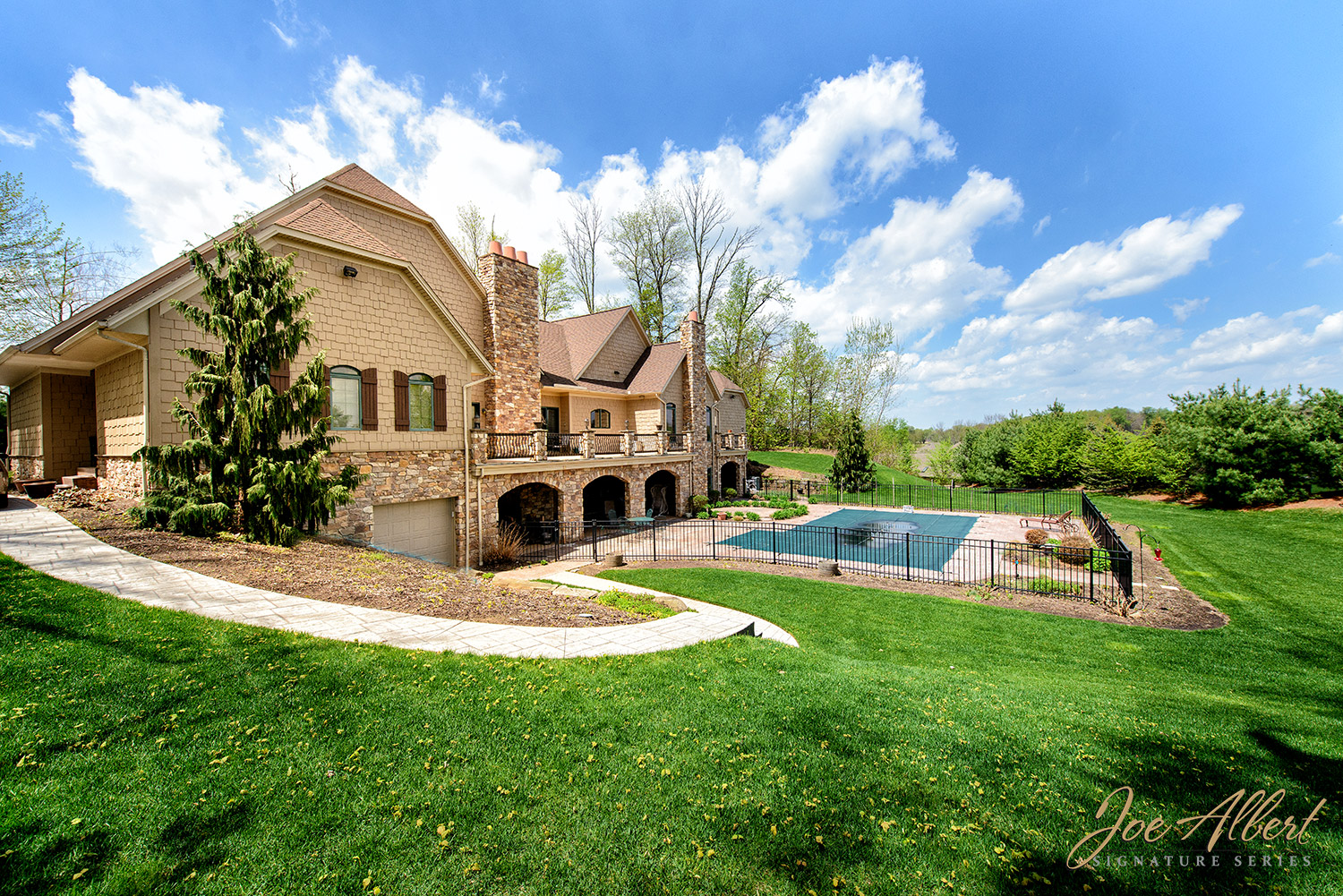Love this view! This is a cool house!
