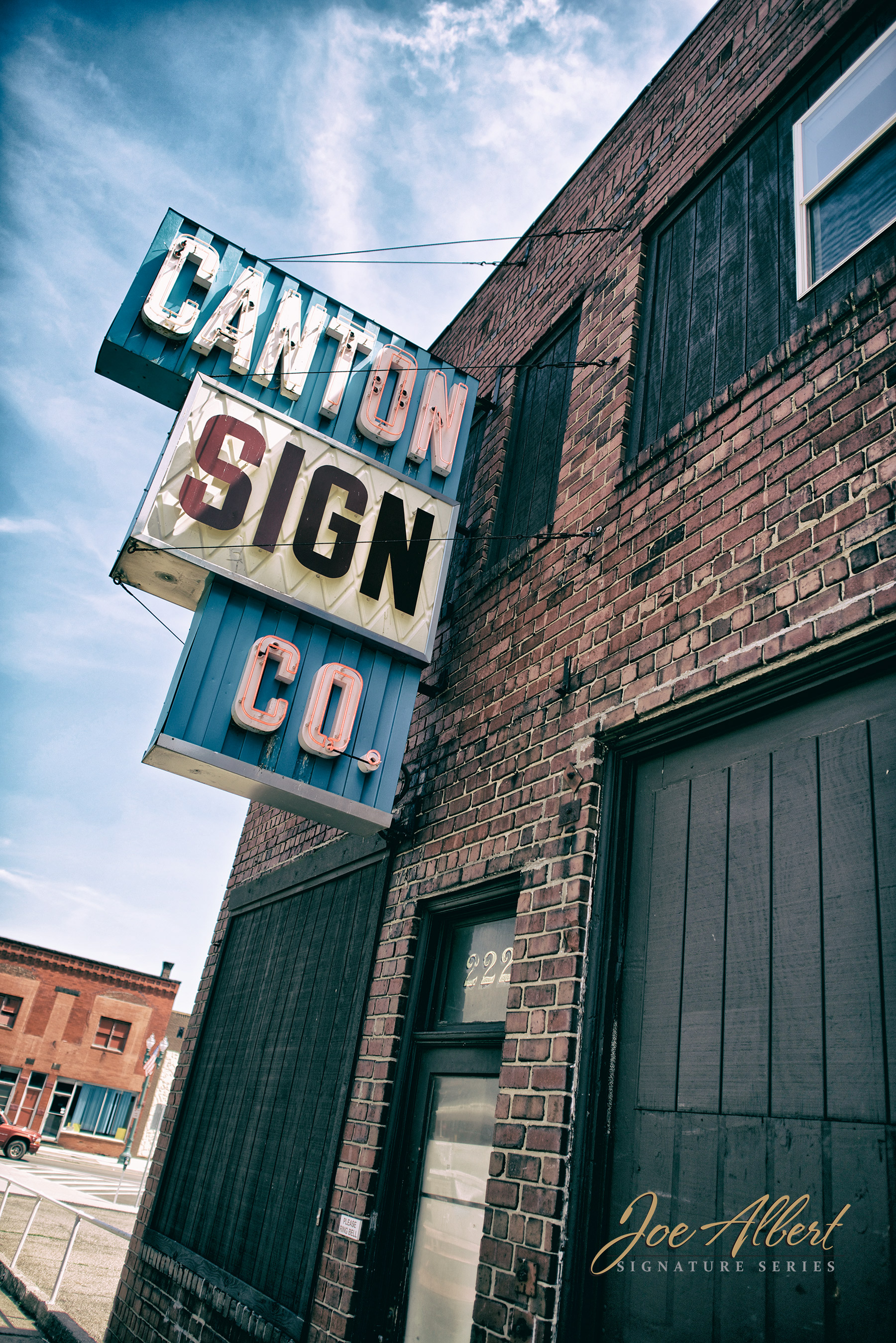 Canton Sign Company is still there!