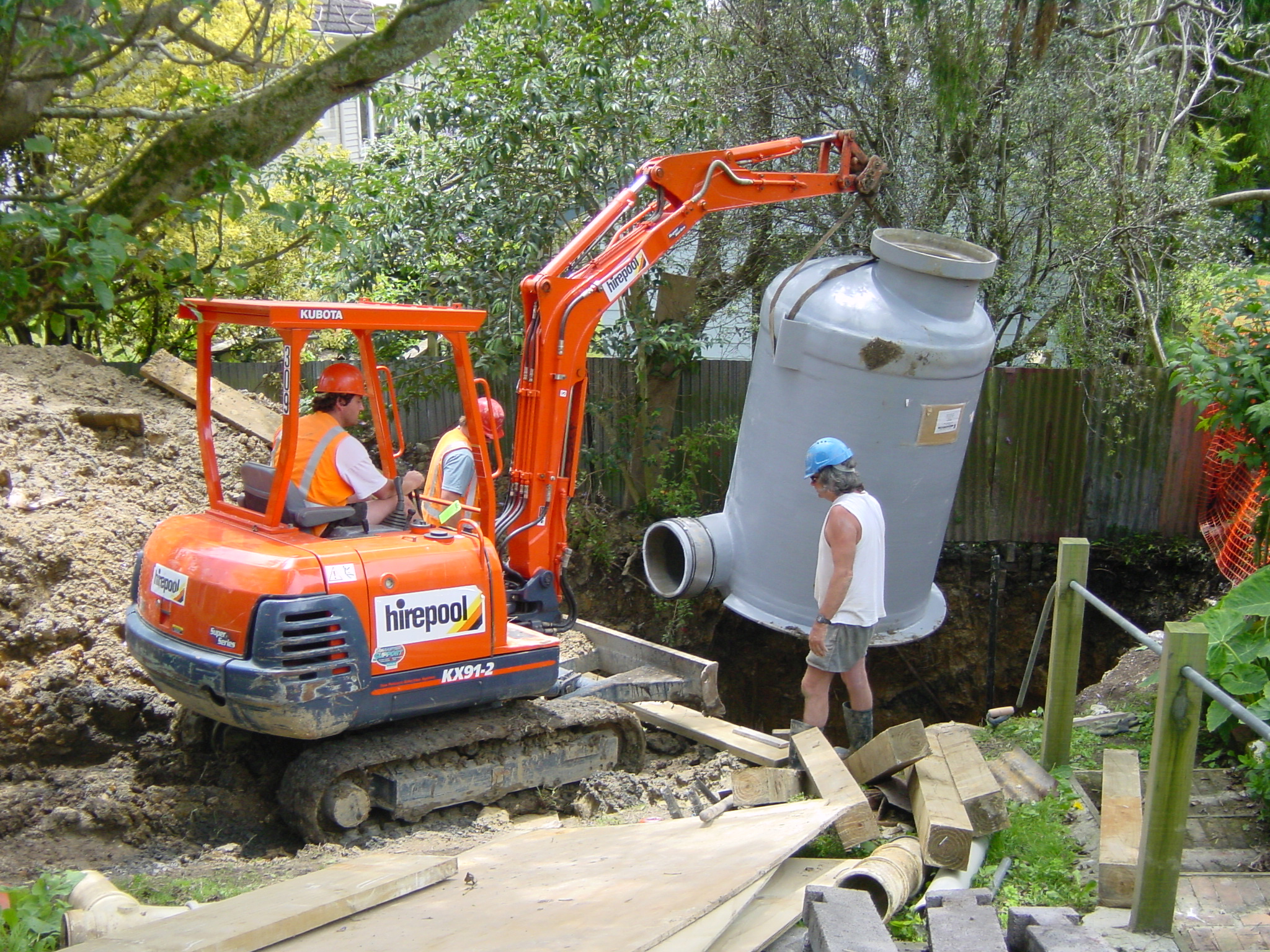 NS Manhole Lifting4.jpg