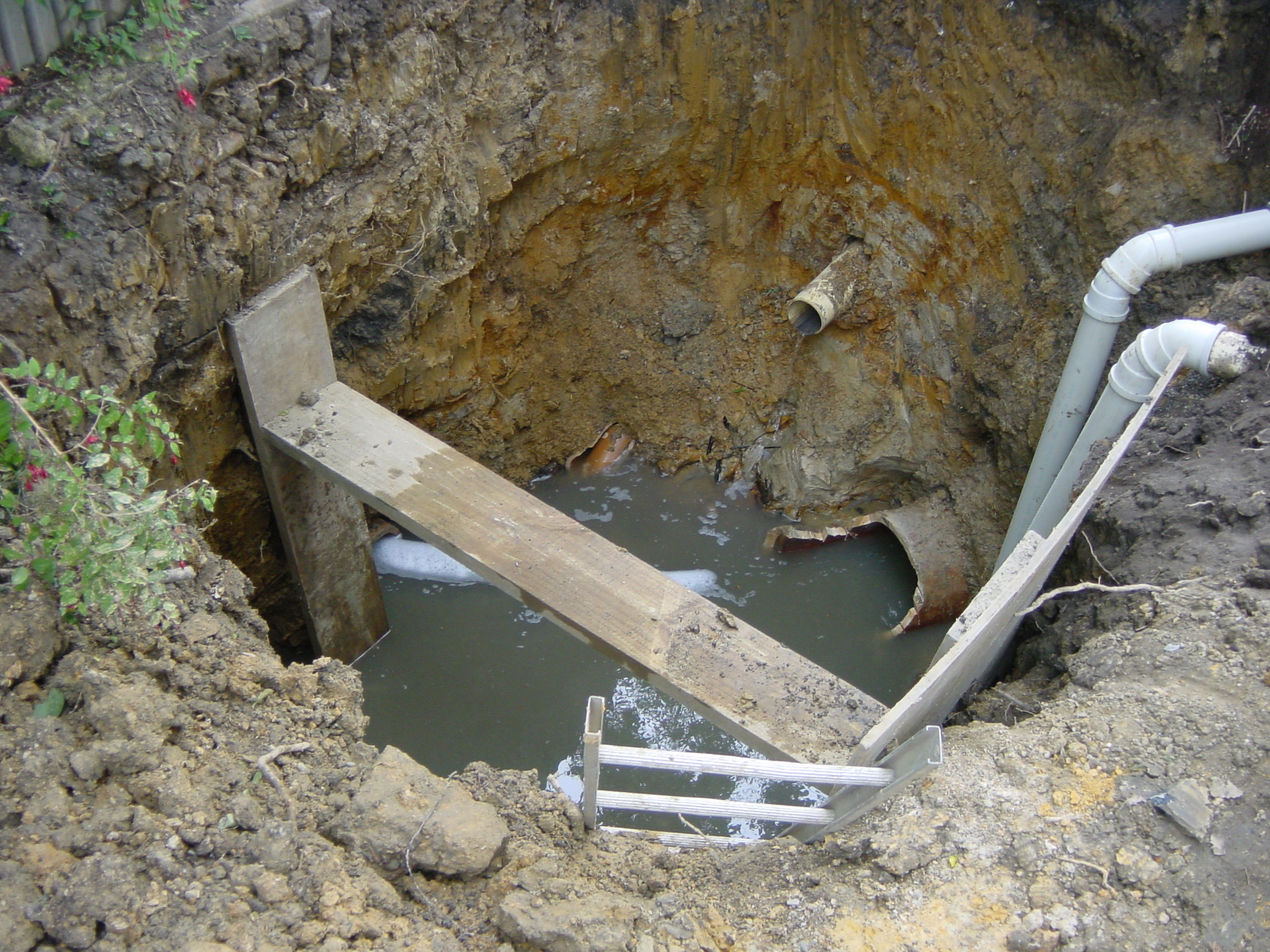 NS Manhole The Hole.jpg