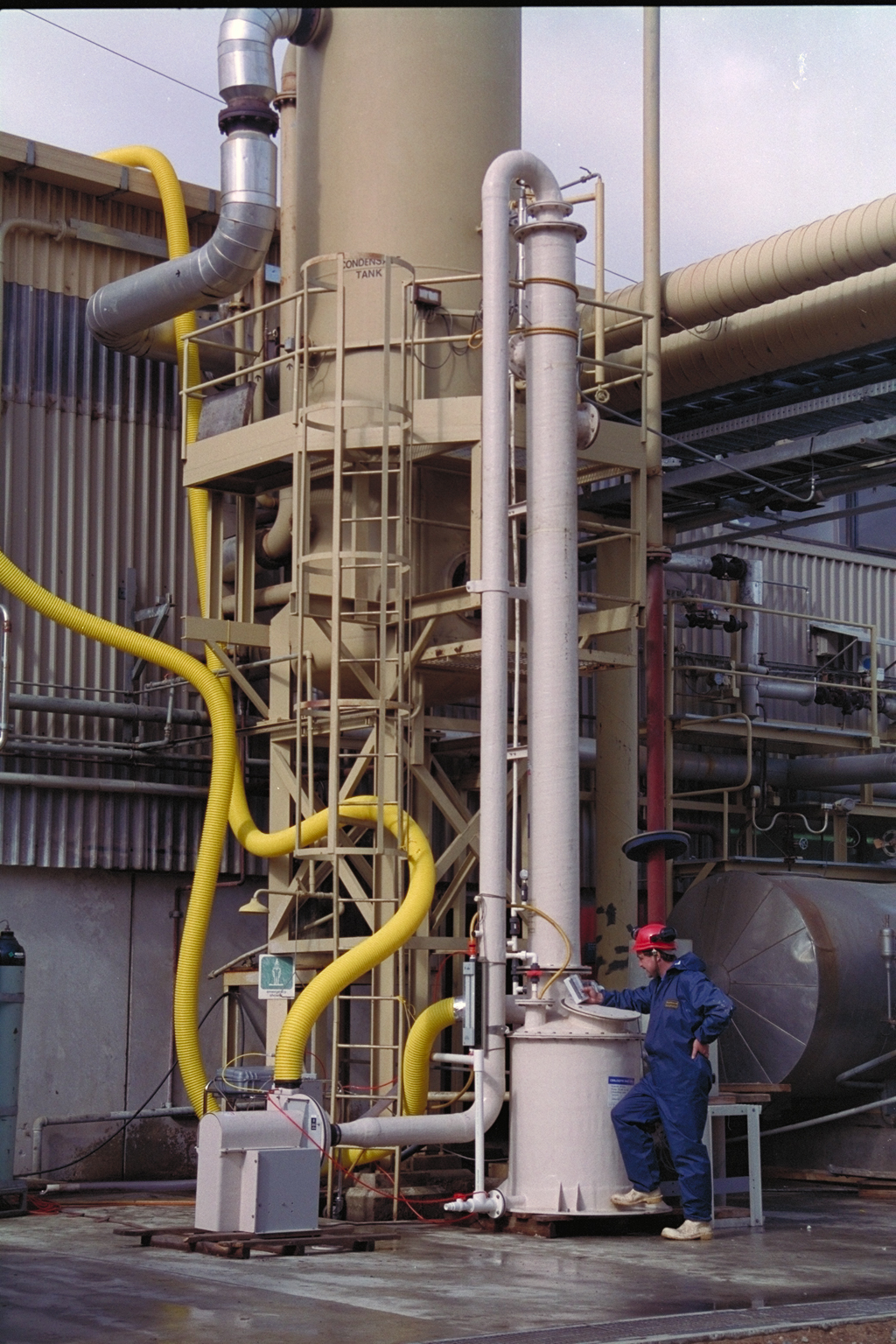 Vertical counter-current packed tower pilot plant scrubber