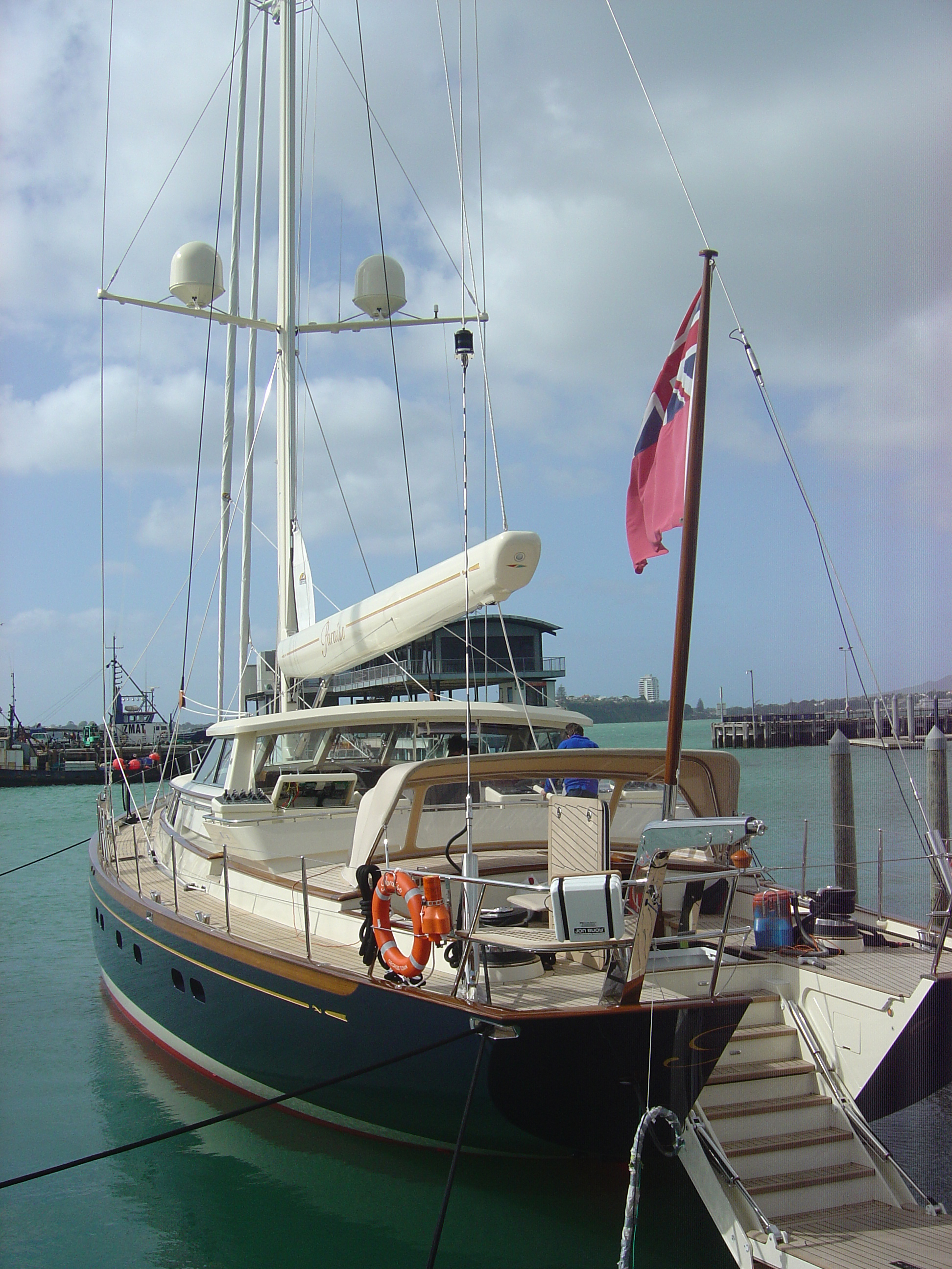 Paraiso Moored3.jpg