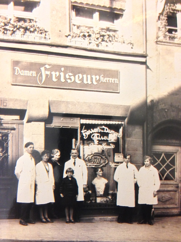 Wilhelmine und Georg Staudt sr. mit Tochter Erna und Mitarbeitern