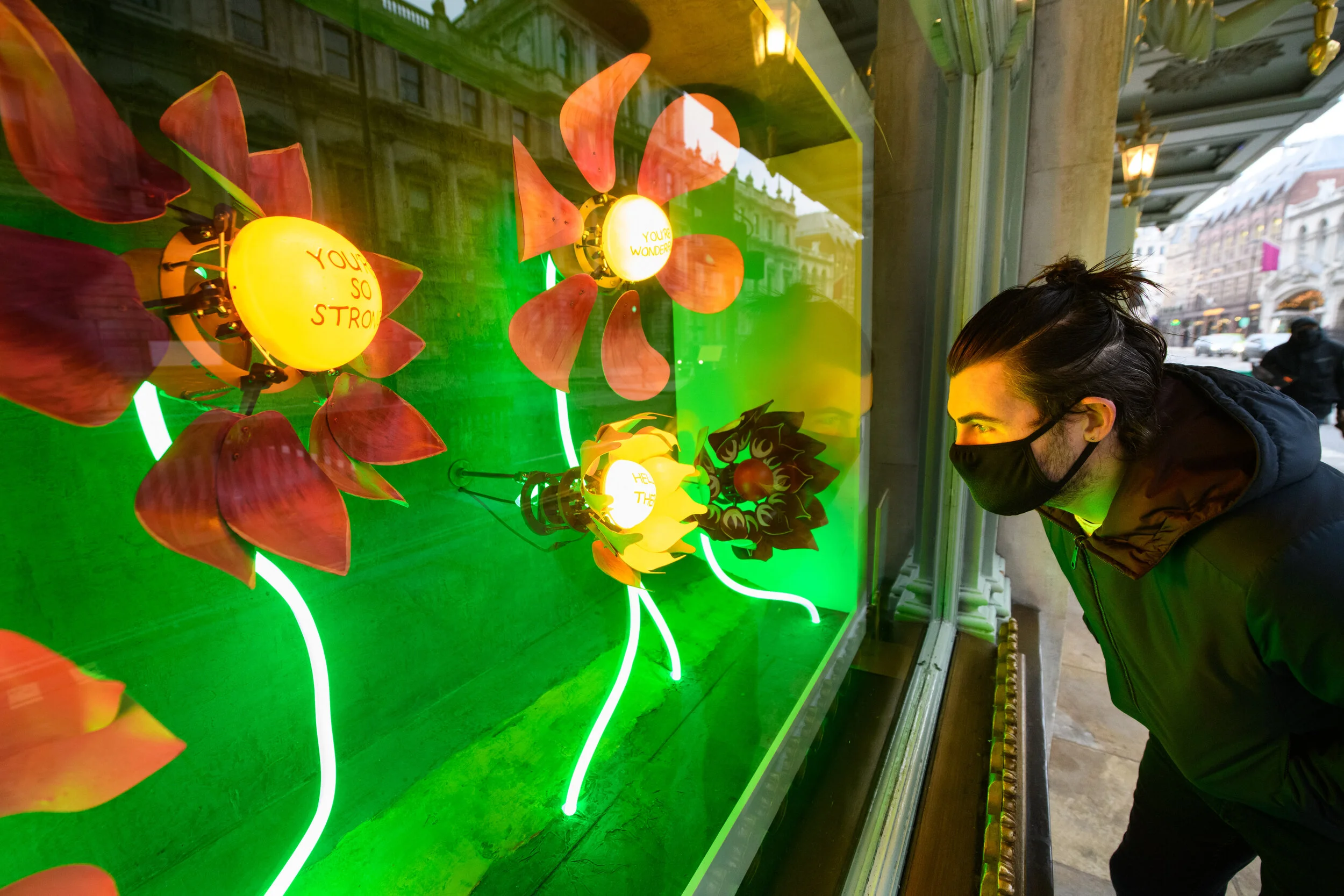 FORTNUM WINDOWS4.JPG