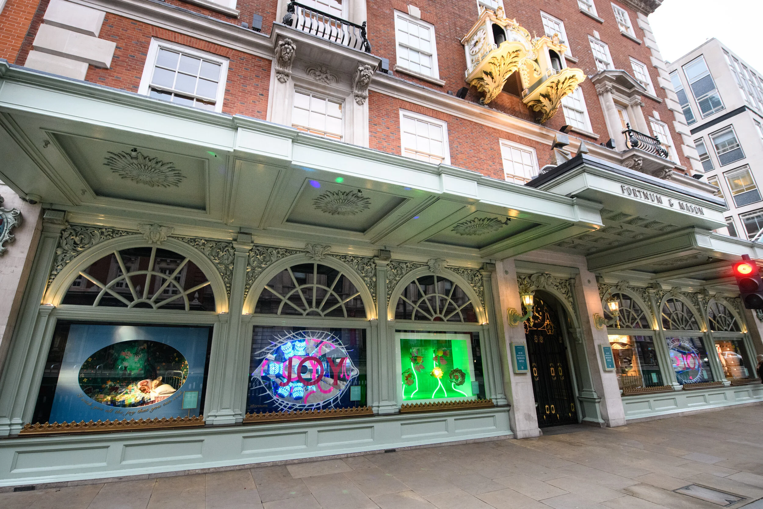 FORTNUM WINDOWS4444.JPG