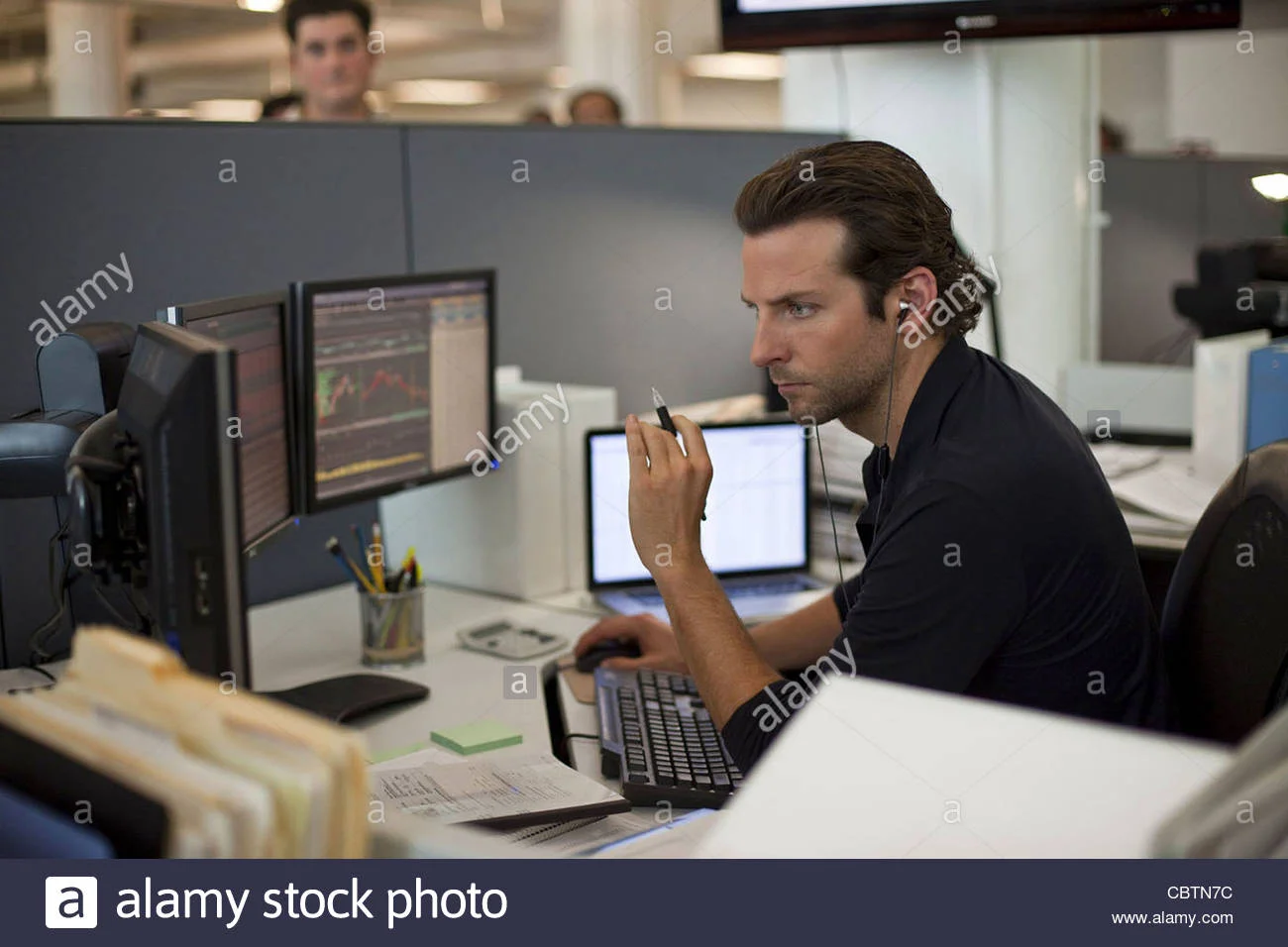 limitless-2011-bradley-cooper-neil-burger-dir-004-moviestore-collection-CBTN7C.jpg