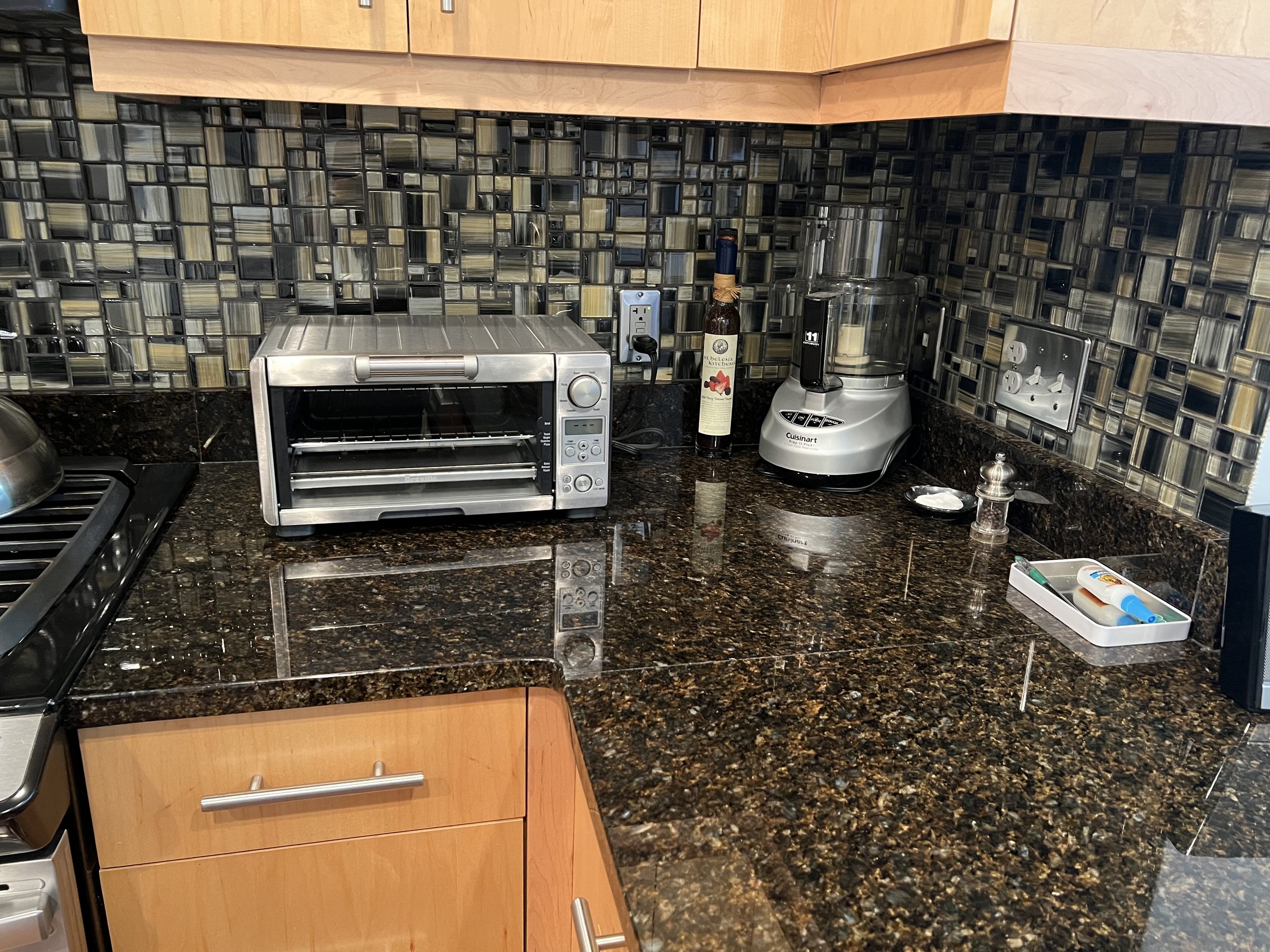 Kitchen Counter Right.jpeg