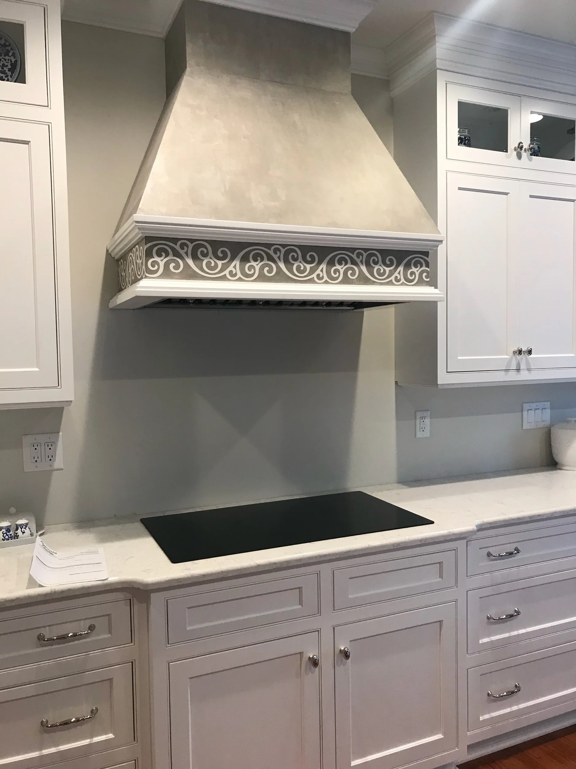 Smooth Plaster Range Hood with Raised Border