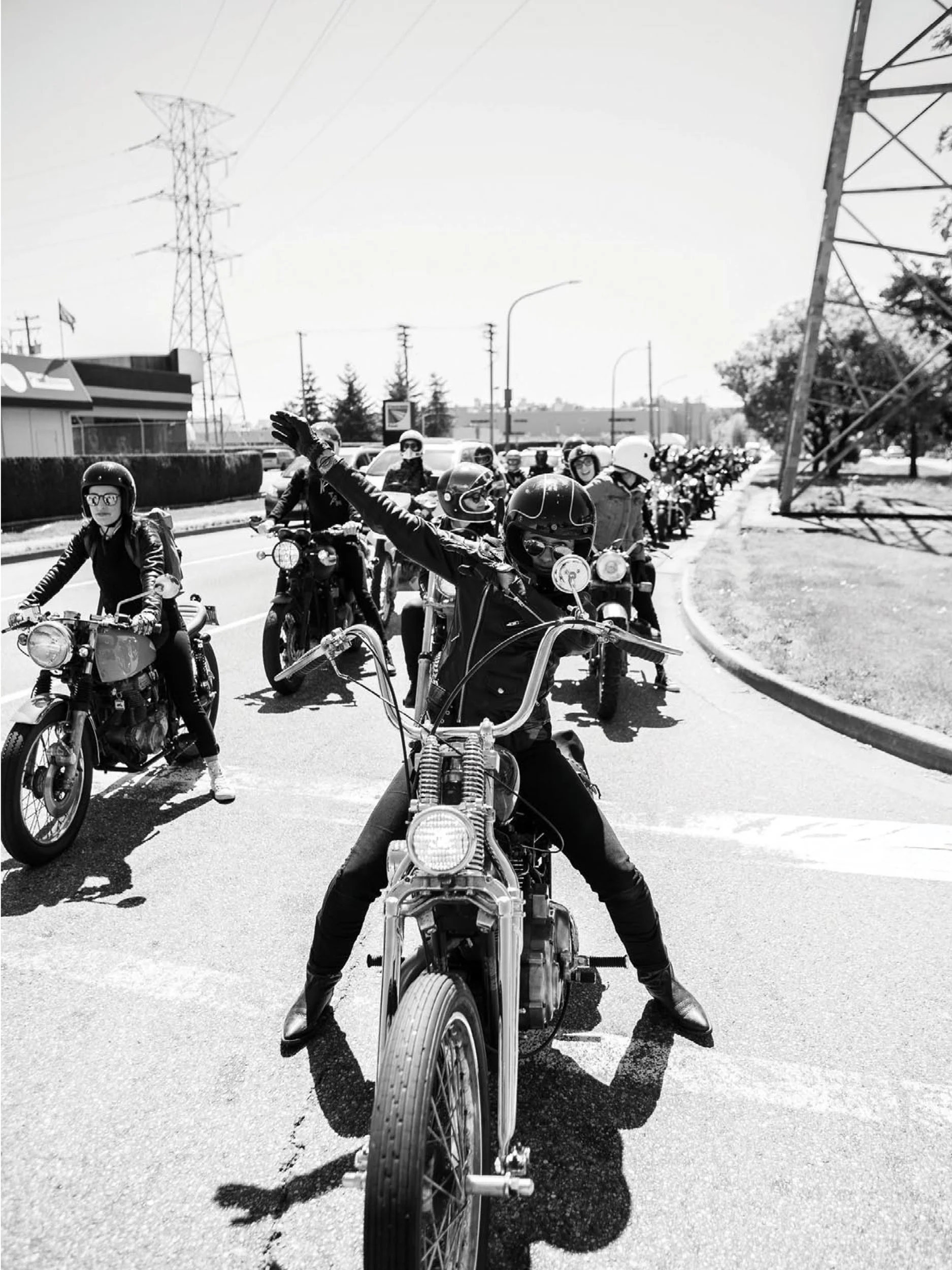 girl-bike-posse-photographer-harley-davidson.jpg