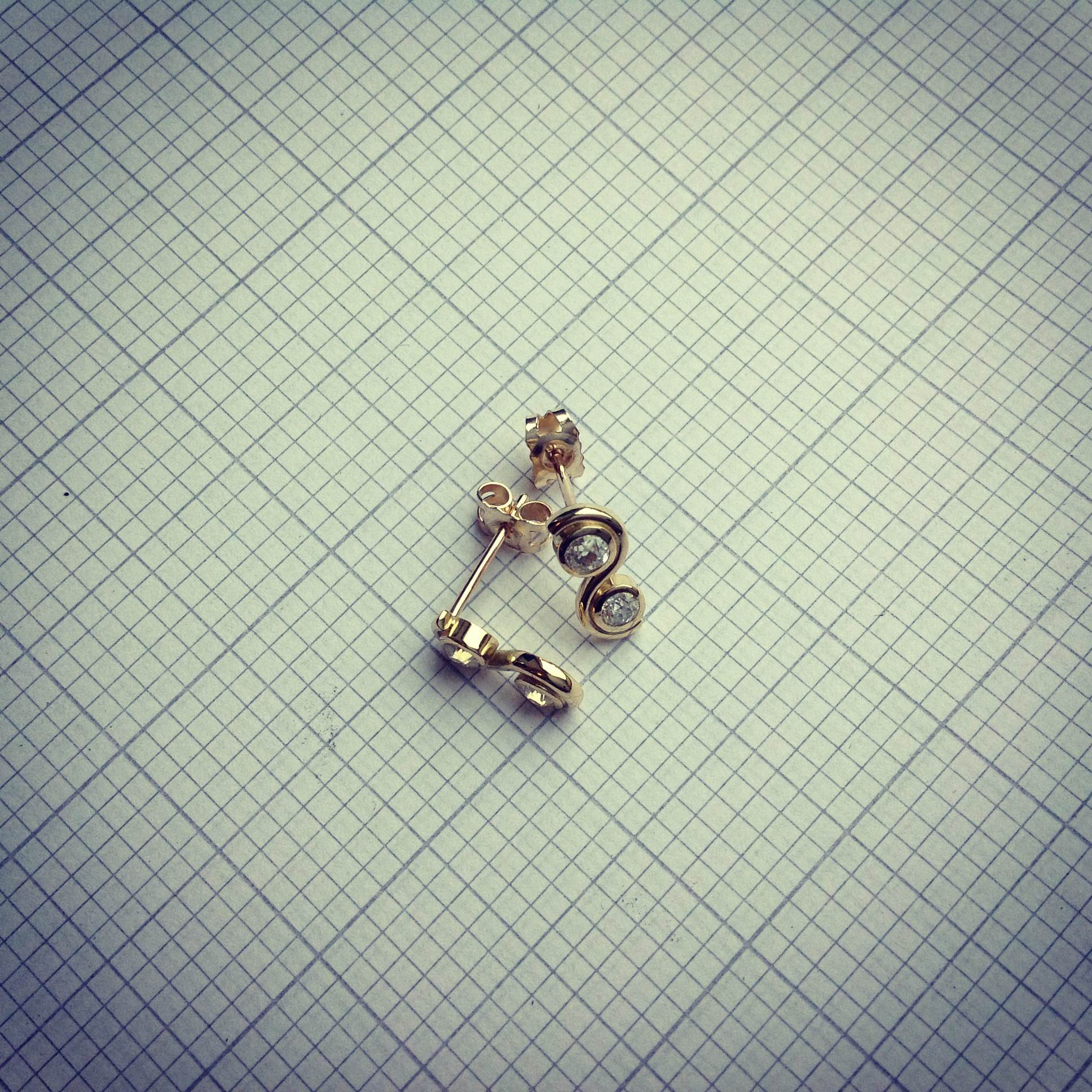 18ct yg diamond studs