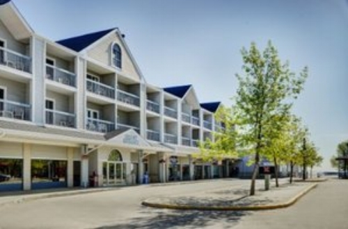  Gimli Lakeview Resort Hotel on Lake Winnipeg Called "New Iceland", the colony which became the town of Gimli was one of the earliest group settlements in the West. Today, the reserve of land originally homesteaded by the Icelandic pioneers is part of Manitoba's Interlake region.