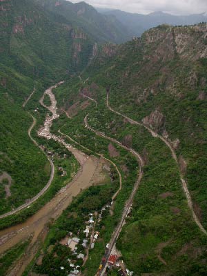 The three-level train loops at Temoris