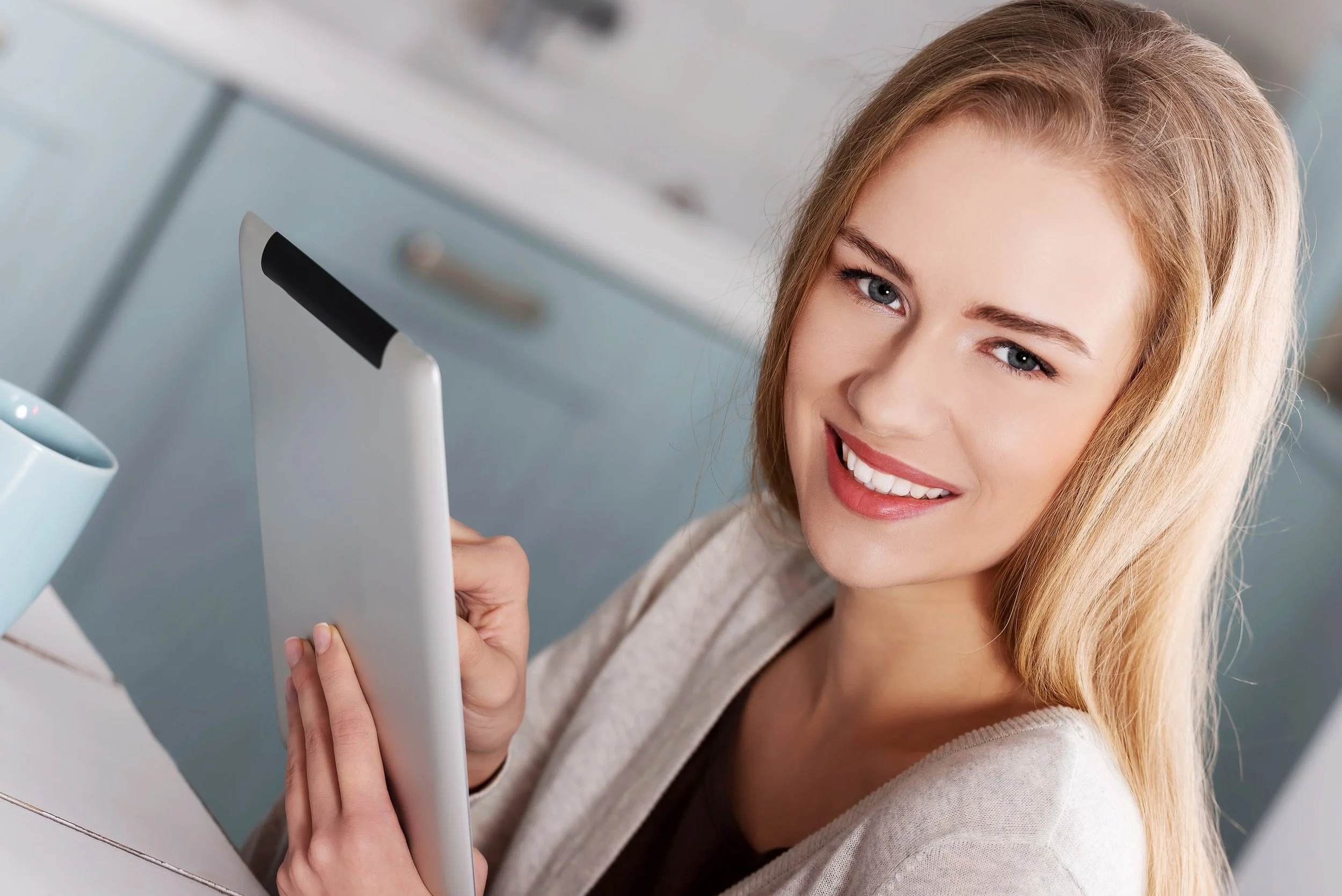 bigstock-Beautiful-caucasian-causal-wom-59105030-min.jpg