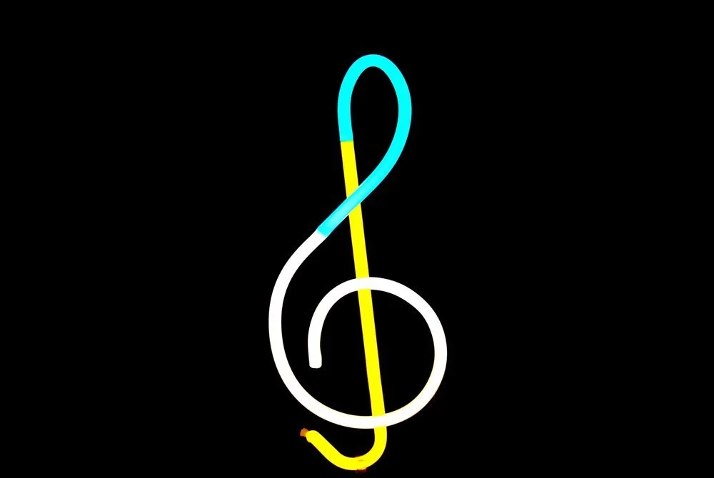 TREBLE CLEFT NEON LIGHT ART SCULPTURE by John Barton - BartonNeonMagic.com