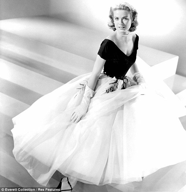 Elegant style icon wardrobe essentials: Grace Kelly in white shirt -  ELEGANCEPEDIA