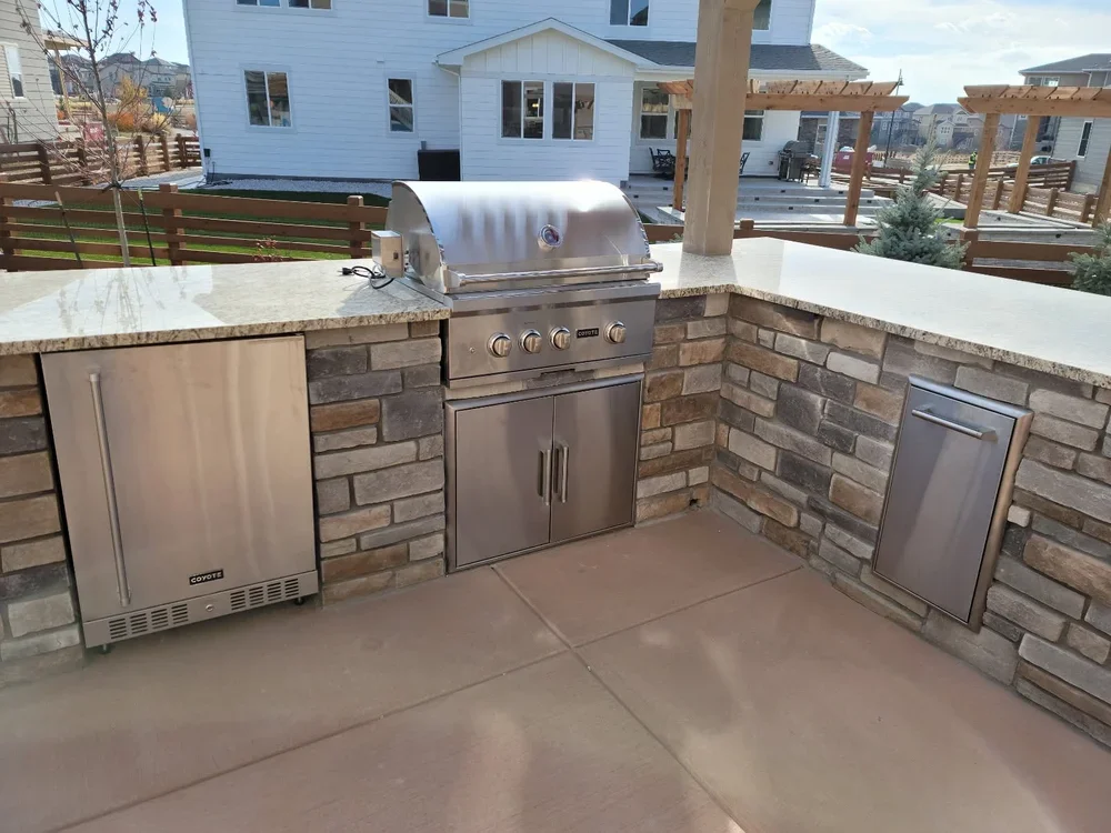 Outdoor Kitchen Island with Grill  + Veneer 