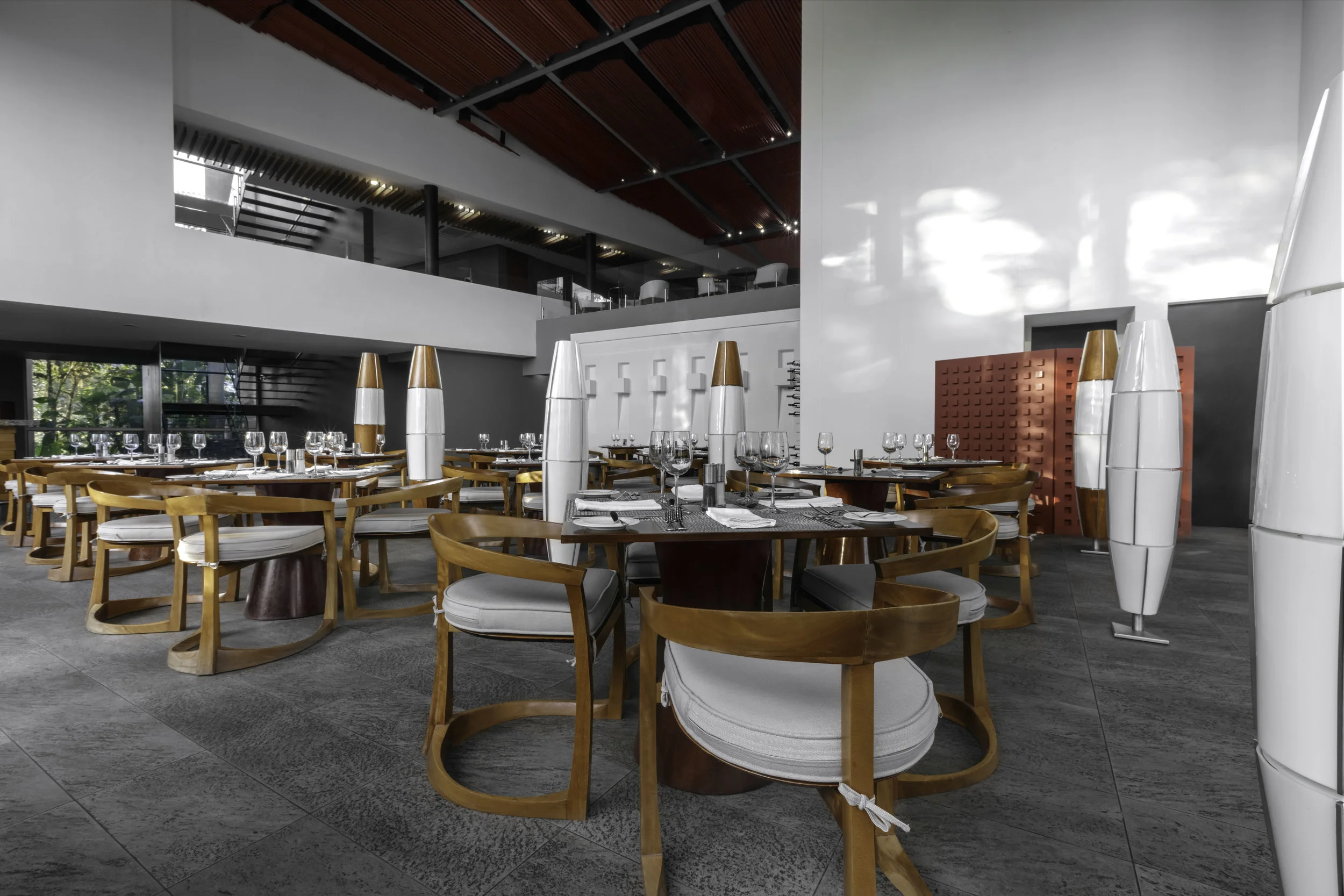 Mashpi Dining 1.jpg