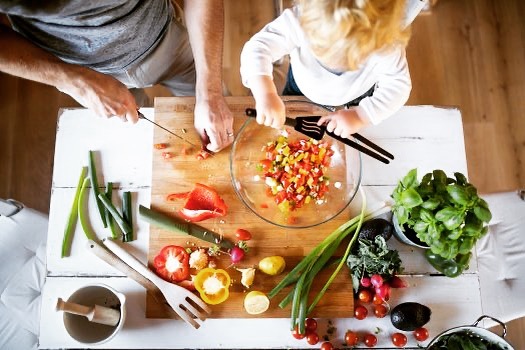 Teaching our children to make healthy delicious meals from an early age is one of the most valuable and useful skills we can gift them that will benefit their overall health and independence for the rest of their lives. 💗👏🏻🥰