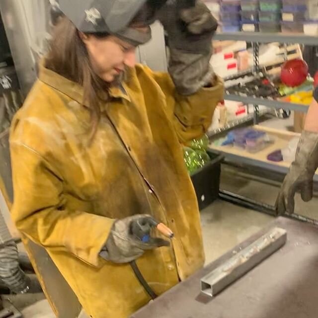 WELDING :: Learned how to weld on Saturday for my big strong lady sculptures. Working with steel is an exciting new frontier. More doors opening in my sculpture world.⚡️
The last foto is the final welded piece that will be the internal structure of t