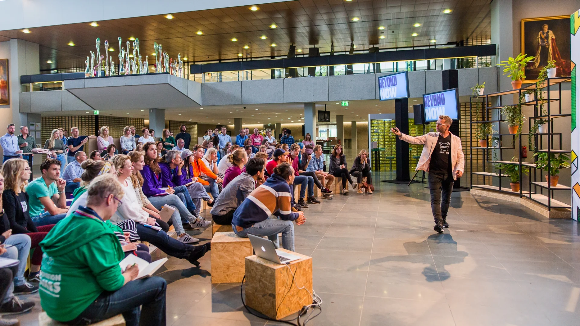 Serious Game During one day the management trainees form multidisciplinary teams that work as a startup. While playing the game, they participate in mini masterclasses, can speak with several stakeholders and will pitch their concepts a dragons' den.