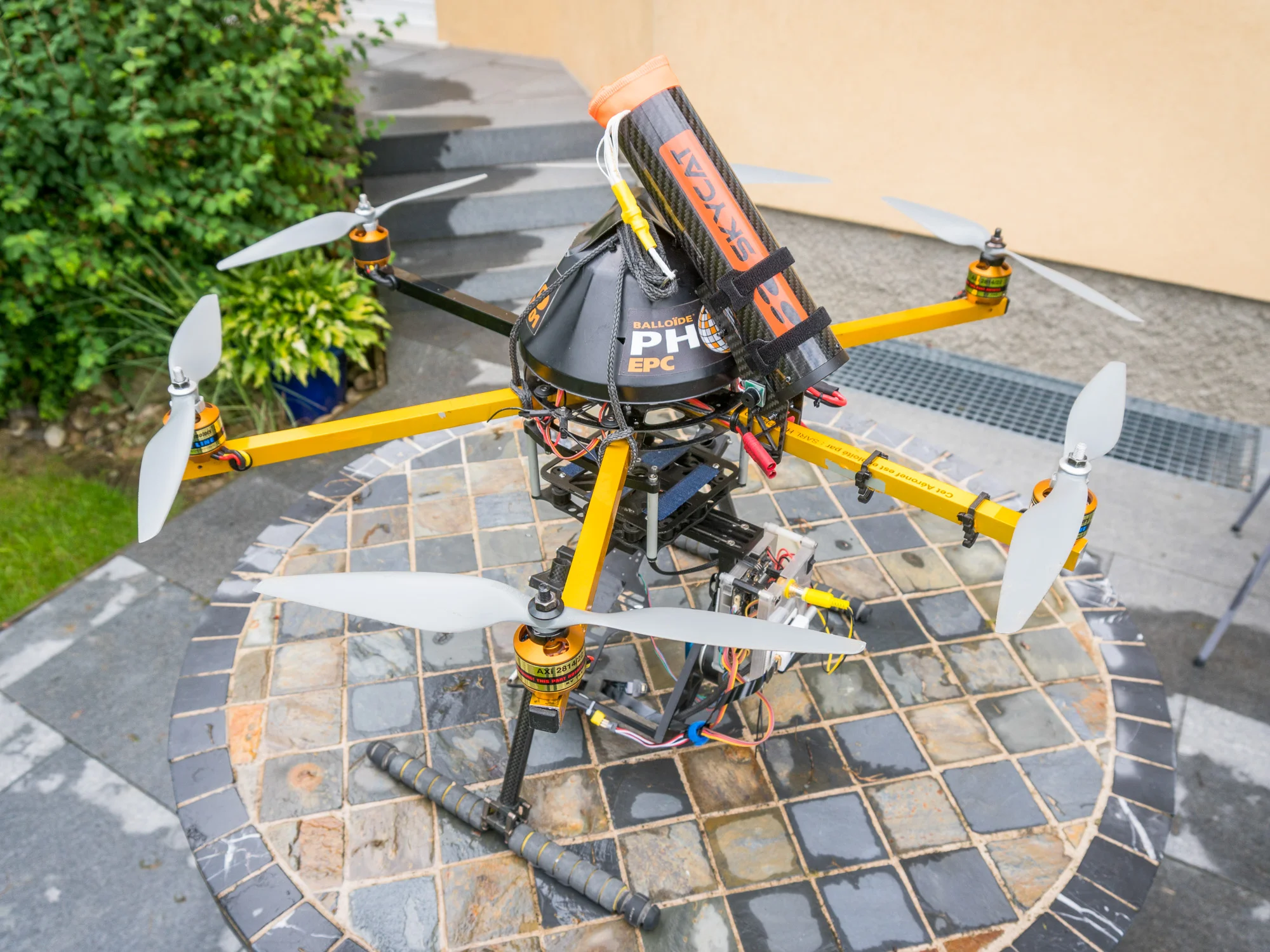X66 launcher with 60-SUL ultra light parachute. Picture: http://www.drone-images-alsace.com/