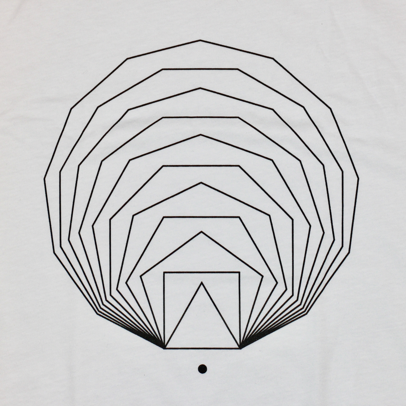 CLOSE UP OF GEOMETRIC DESIGN
