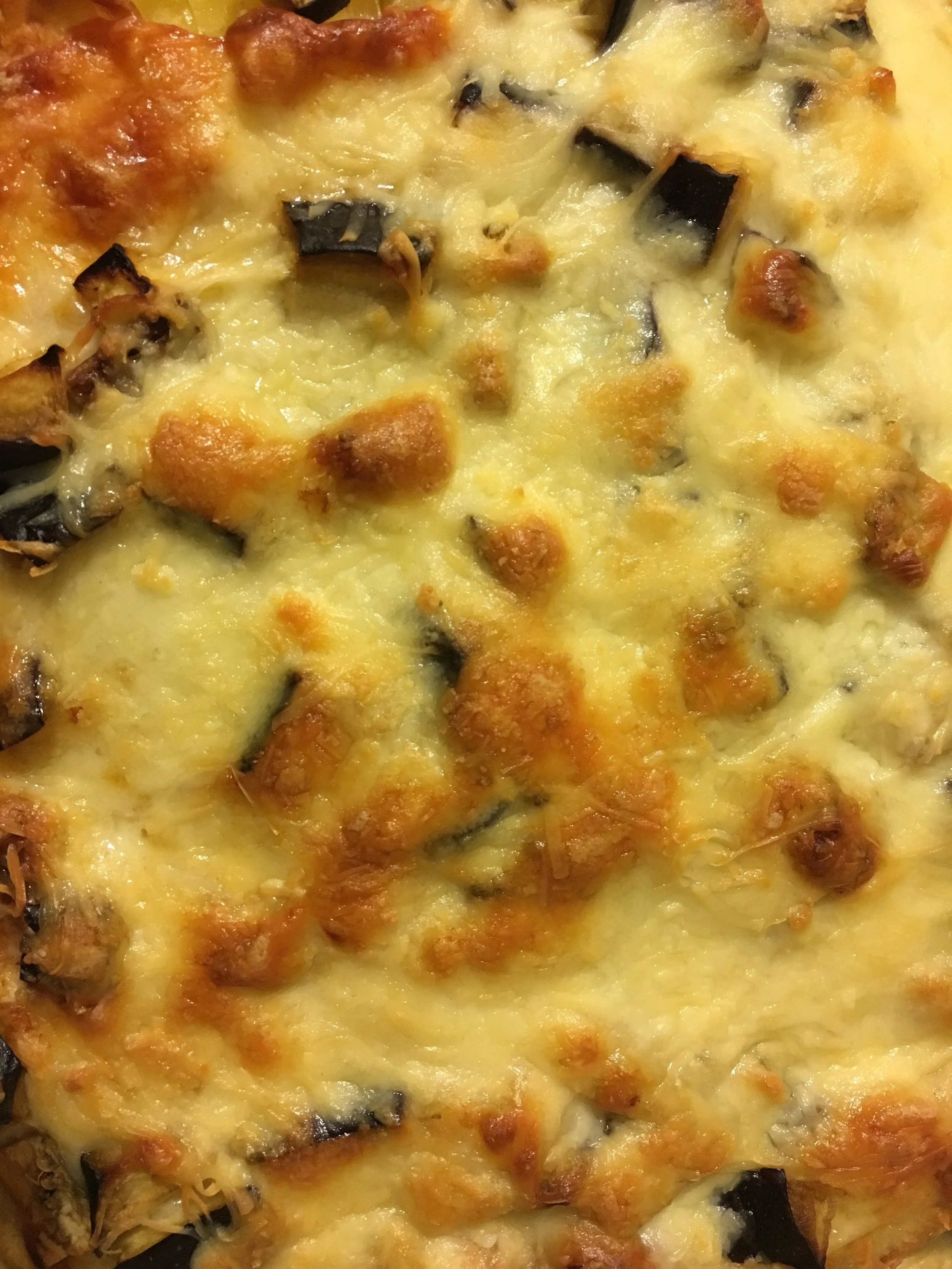 Golden, crunchy, cheesy crust. What more do you need for a weeknight meal on a cold and grey november day?